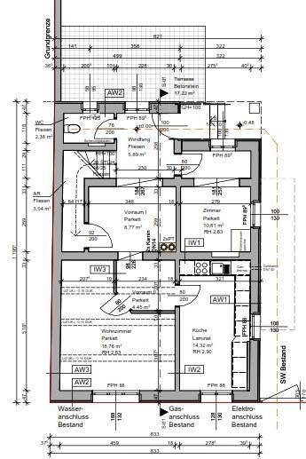 Grundriss des Erdgeschosses mit Wohnzimmer, Küche und Terrasse, detailliert bemaßt und funktional gestaltet.