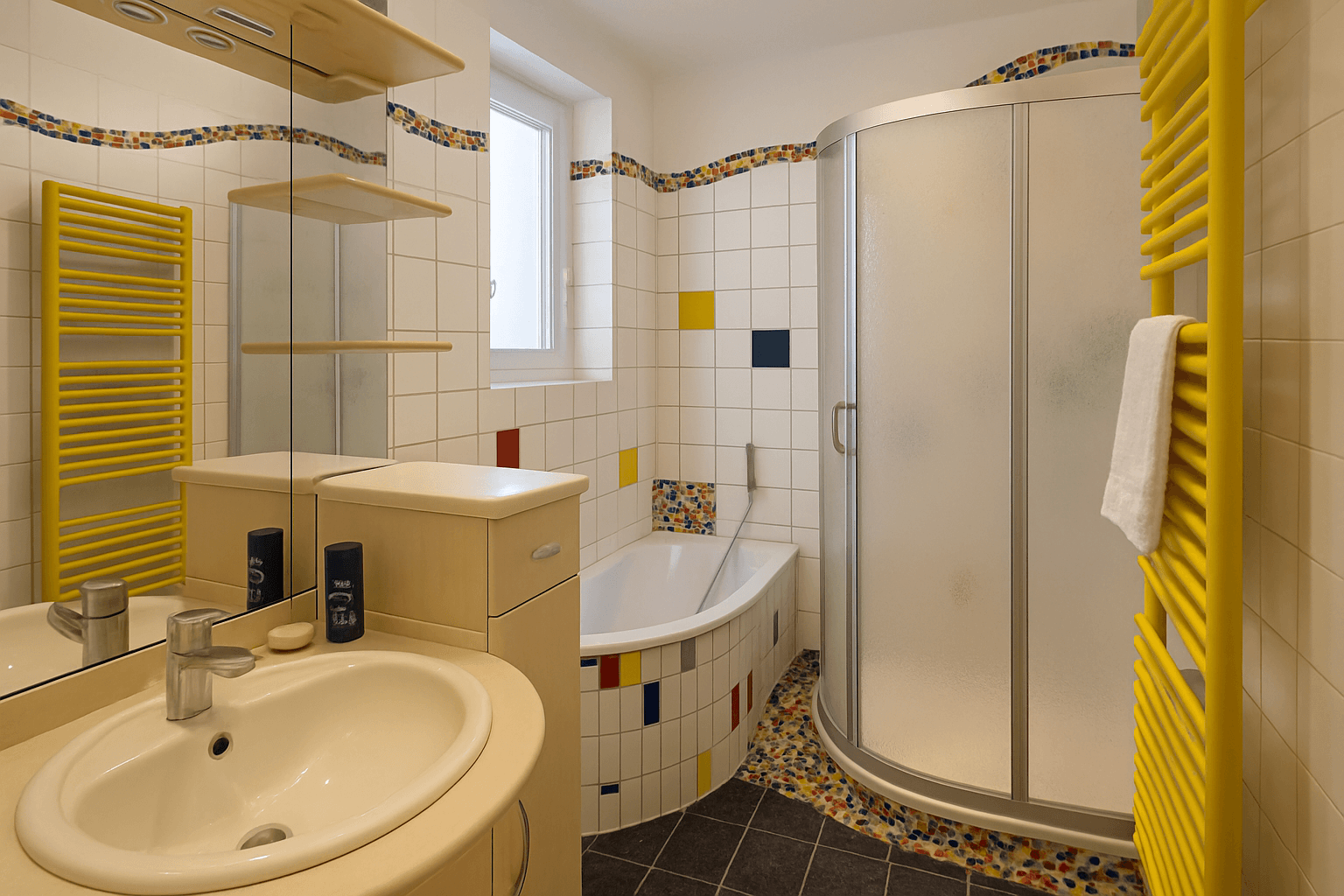 Farbenfrohes Badezimmer mit Badewanne, Dusche, Fenster und gelbem Handtuchheizkörper.