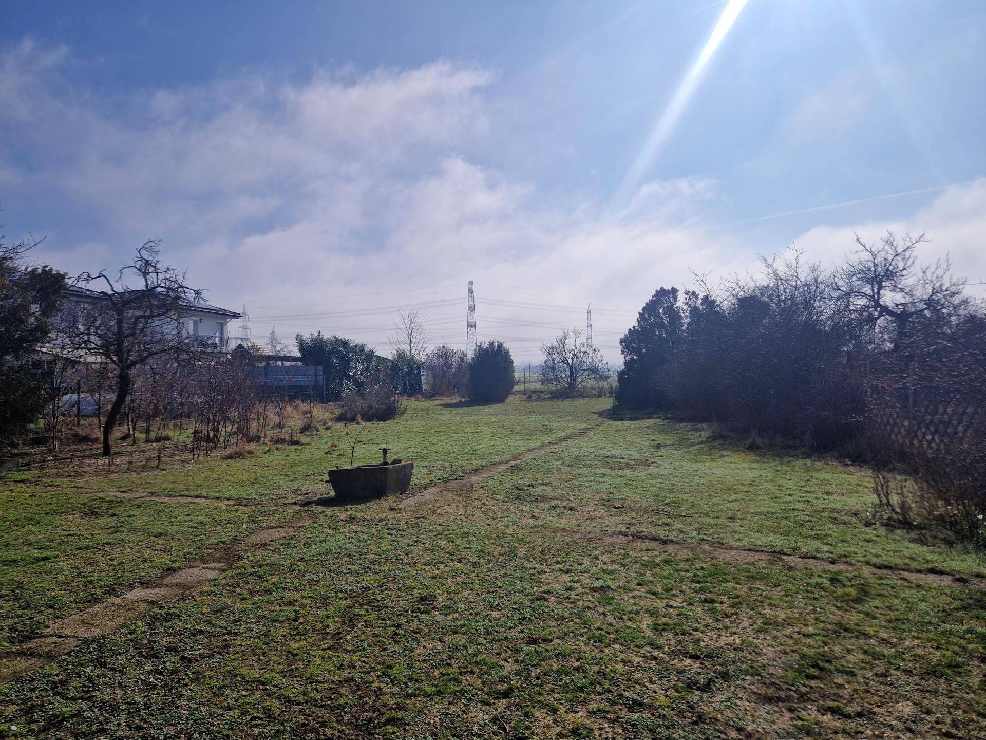 BAUTRÄGERLIEGENSCHAFT ODER SANIERUNGSBEDÜRTIGES LANDHAUS MIT BAULANDRESERVE IN SEHR GUTER WOHNLAGE MIT HERRLICHEM GARTEN - Ansicht 2