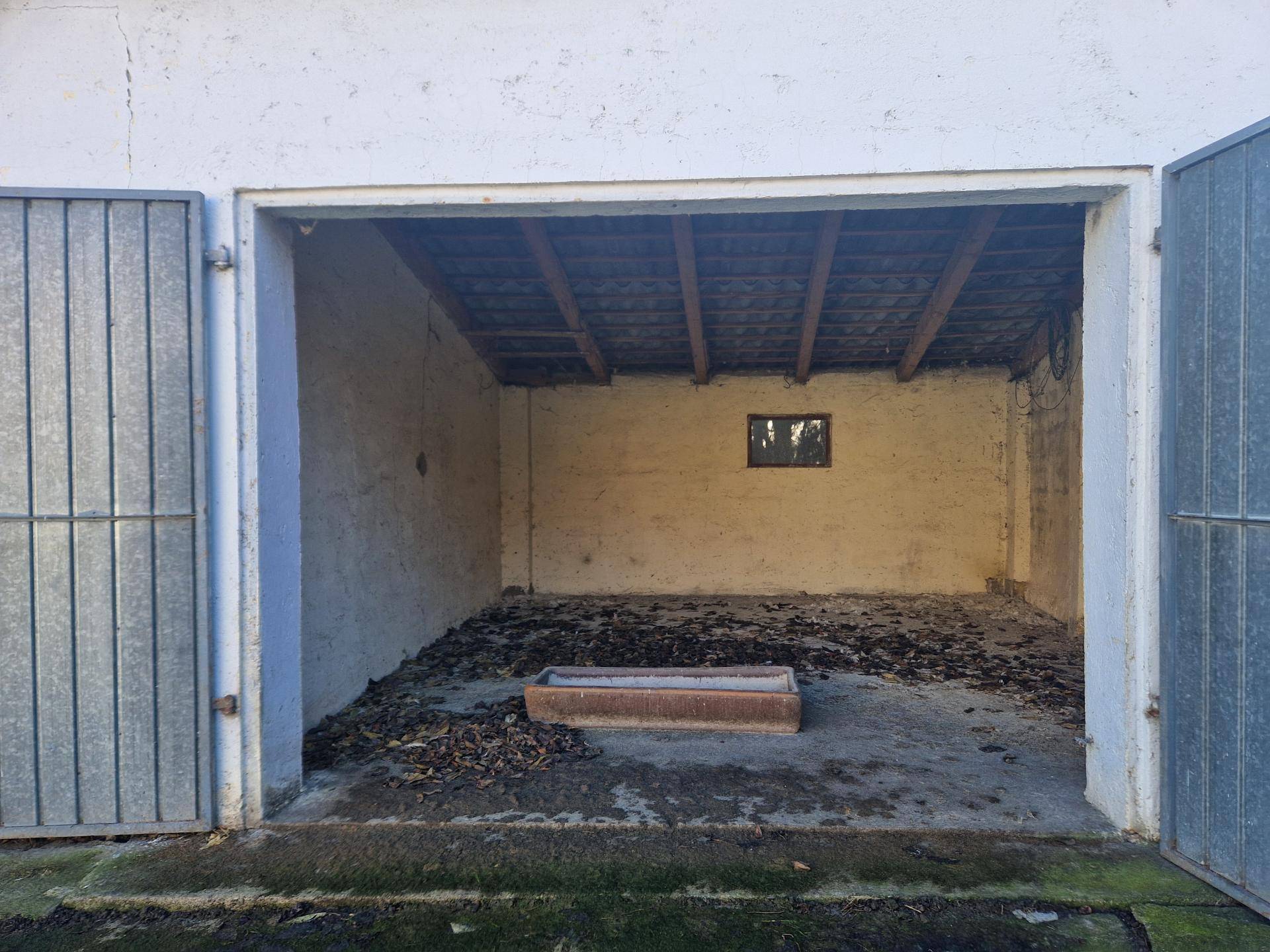 BAUTRÄGERLIEGENSCHAFT ODER SANIERUNGSBEDÜRTIGES LANDHAUS MIT BAULANDRESERVE IN SEHR GUTER WOHNLAGE MIT HERRLICHEM GARTEN - Ansicht 4