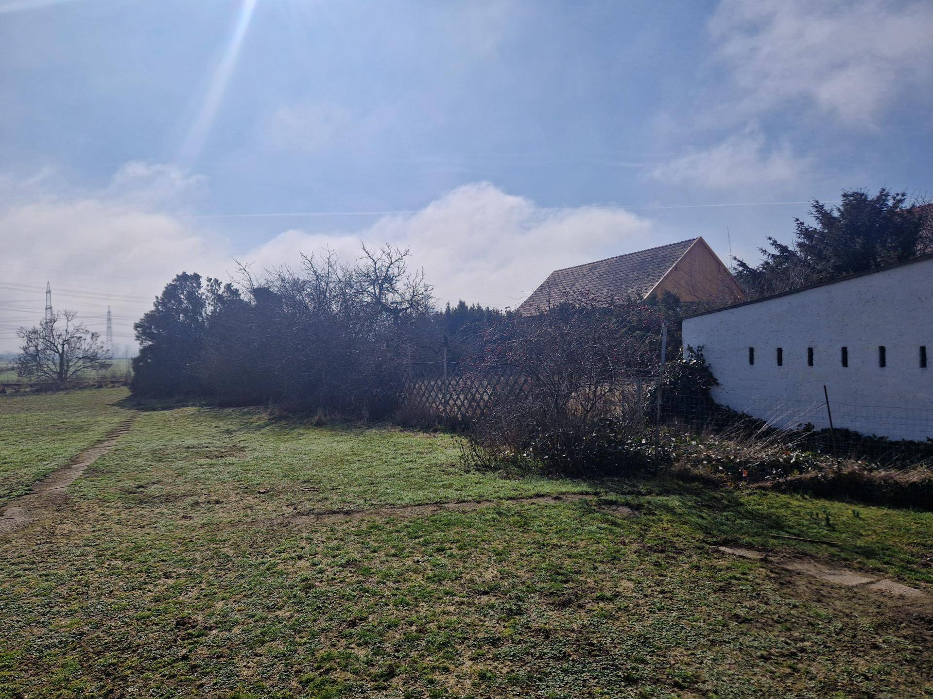 BAUTRÄGERLIEGENSCHAFT ODER SANIERUNGSBEDÜRTIGES LANDHAUS MIT BAULANDRESERVE IN SEHR GUTER WOHNLAGE MIT HERRLICHEM GARTEN - Ansicht 3