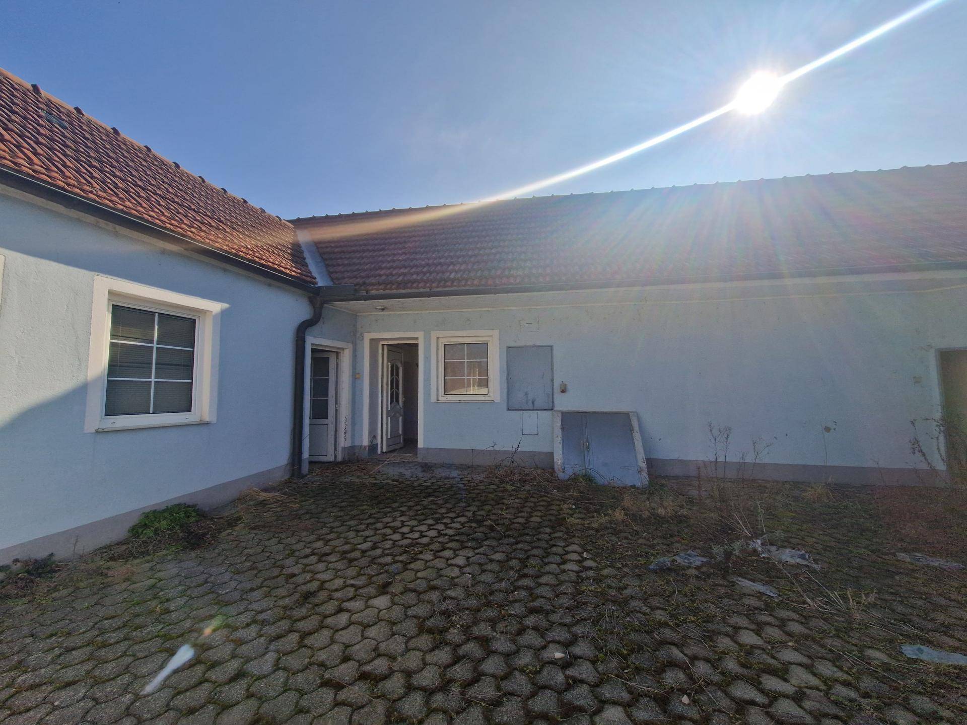 BAUTRÄGERLIEGENSCHAFT ODER SANIERUNGSBEDÜRTIGES LANDHAUS MIT BAULANDRESERVE IN SEHR GUTER WOHNLAGE MIT HERRLICHEM GARTEN - Ansicht 5