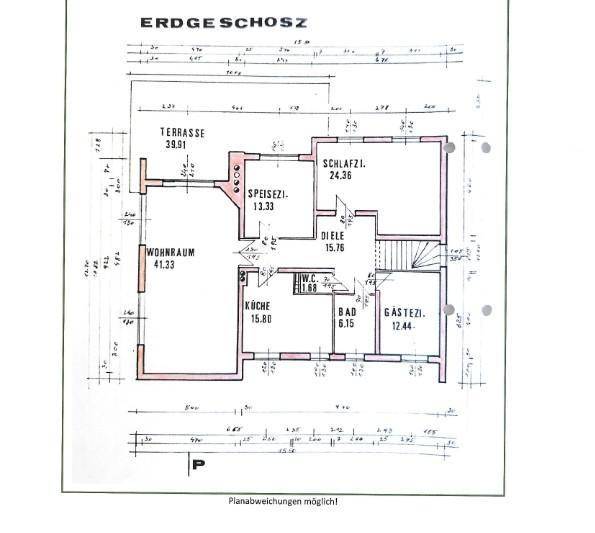 Grundriss des Erdgeschosses mit Wohnraum, Küche, Schlafzimmer und großer Terrasse.
