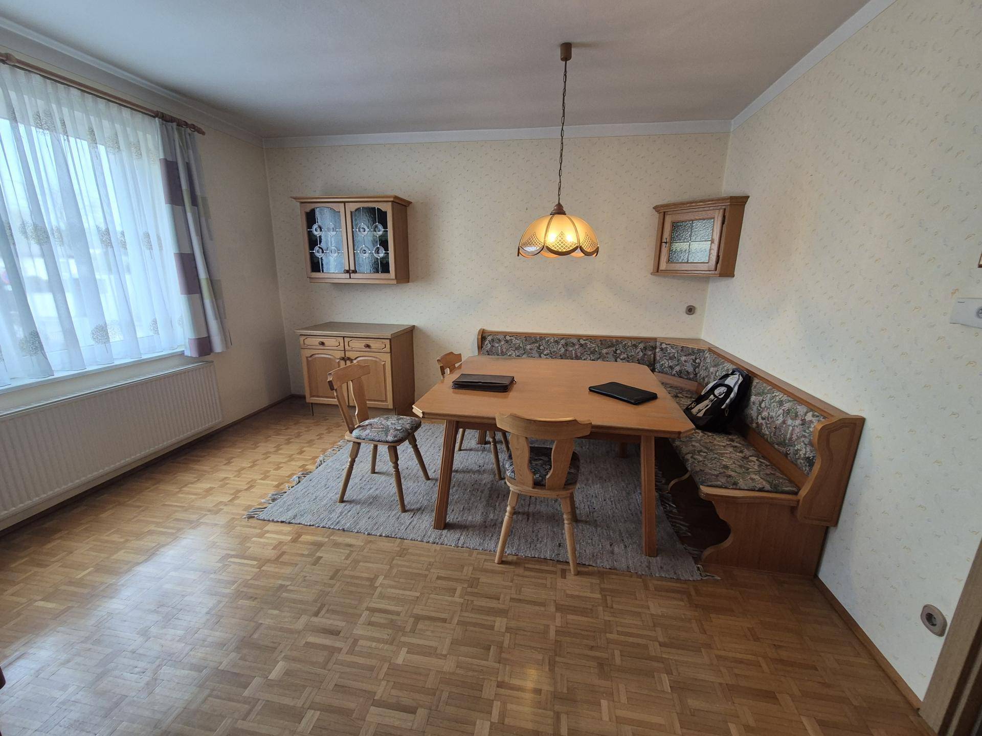 GEPFLEGTES EINFAMILIENHAUS MIT GARAGE UND SCHÖNEM GARTEN - Ansicht 3