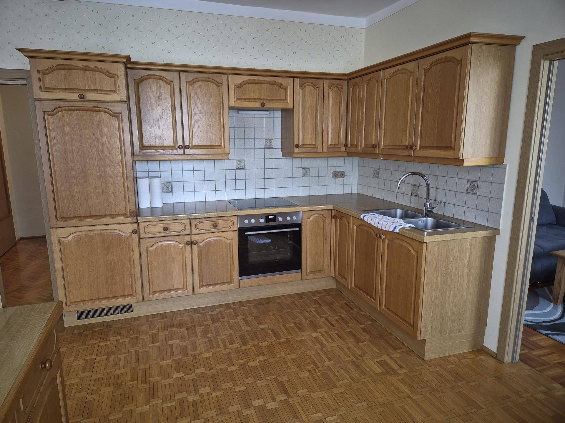 GEPFLEGTES EINFAMILIENHAUS MIT GARAGE UND SCHÖNEM GARTEN - Ansicht 4