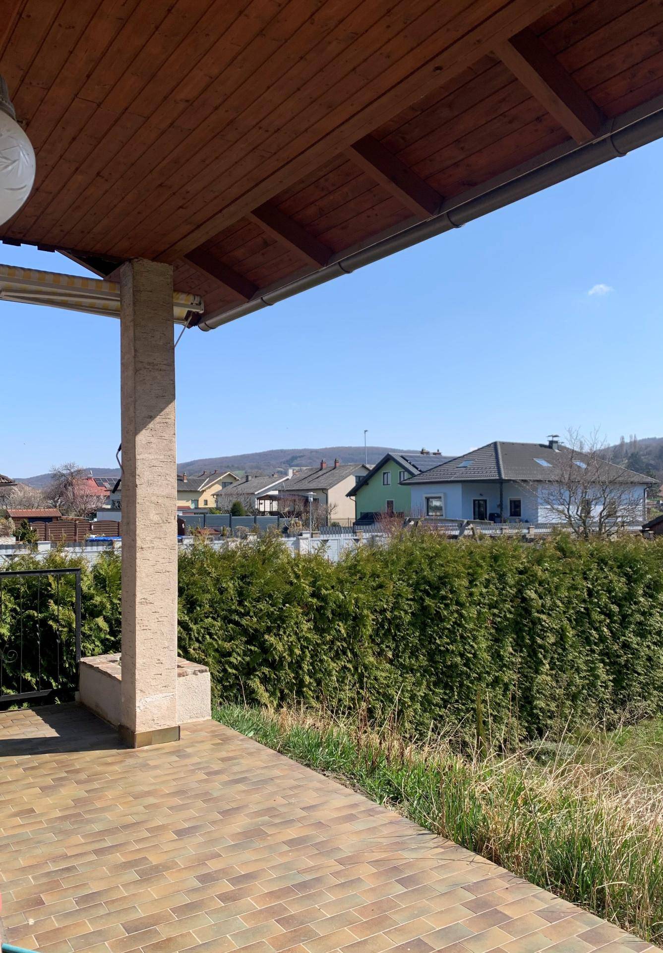 LIEBEVOLLES, TEILRENOVIERTES EINFAMILIENHAUS IN BEGEHRTER WOHNLAGE VON KÖNIGSTETTEN MIT HERRLICHEM FERNBLICK IN DEN WIENERWALD – další