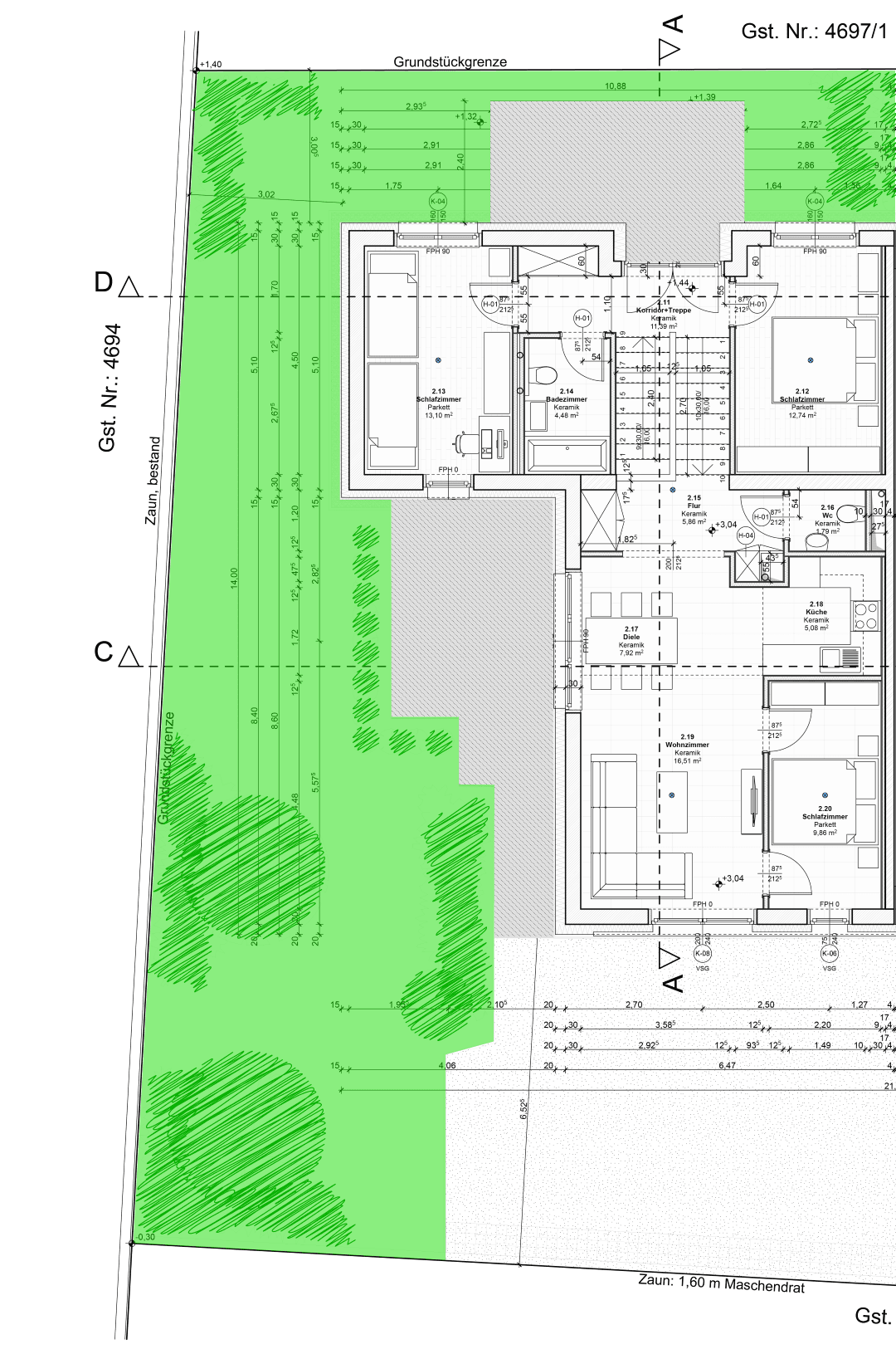 Detaillierter Grundriss mit Raumaufteilung, Gartenflächen und Maßangaben.