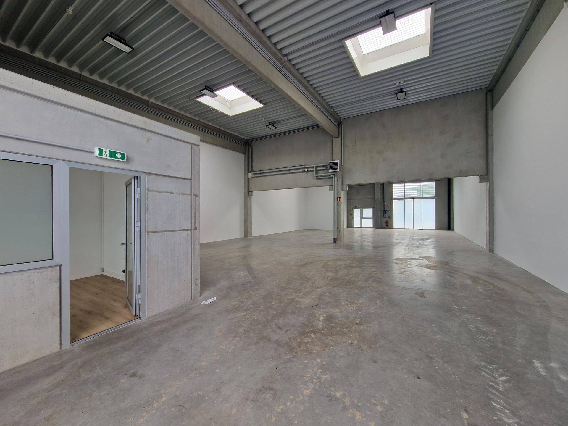 PRODUKTIONS- UND HALLENFLÄCHEN IN HOCHMODERNEM BUSINESSPARK SAMT DIREKTEM BAHNANSCHLUSS MITTEN IN DER STADT - Ansicht 6