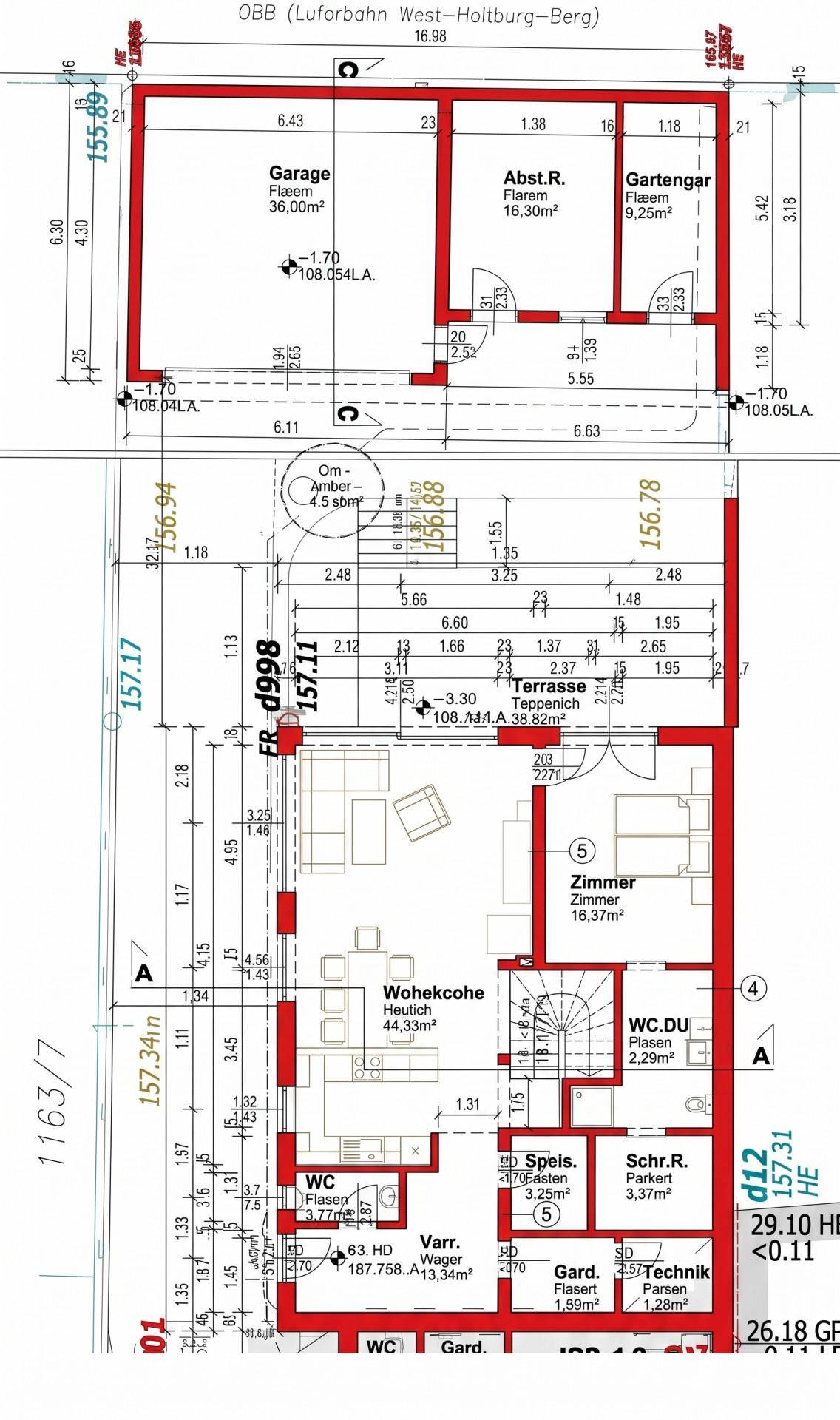 Grundriss des Erdgeschosses mit Garage, Wohnküche und großer Terrasse.