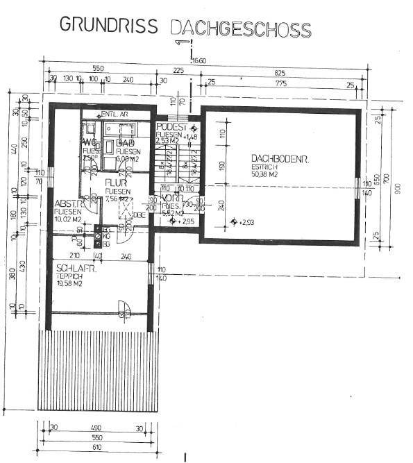 Grundriss des Dachgeschosses mit Schlafzimmer, Bad und Abstellraum.