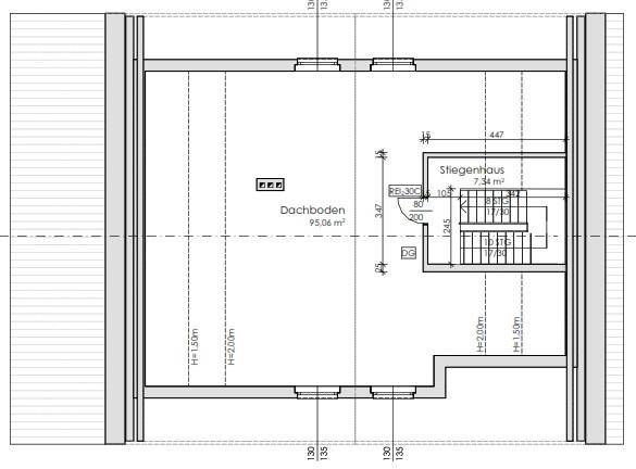 Grundriss des Dachgeschosses mit großem Dachbodenbereich und Treppenhaus.