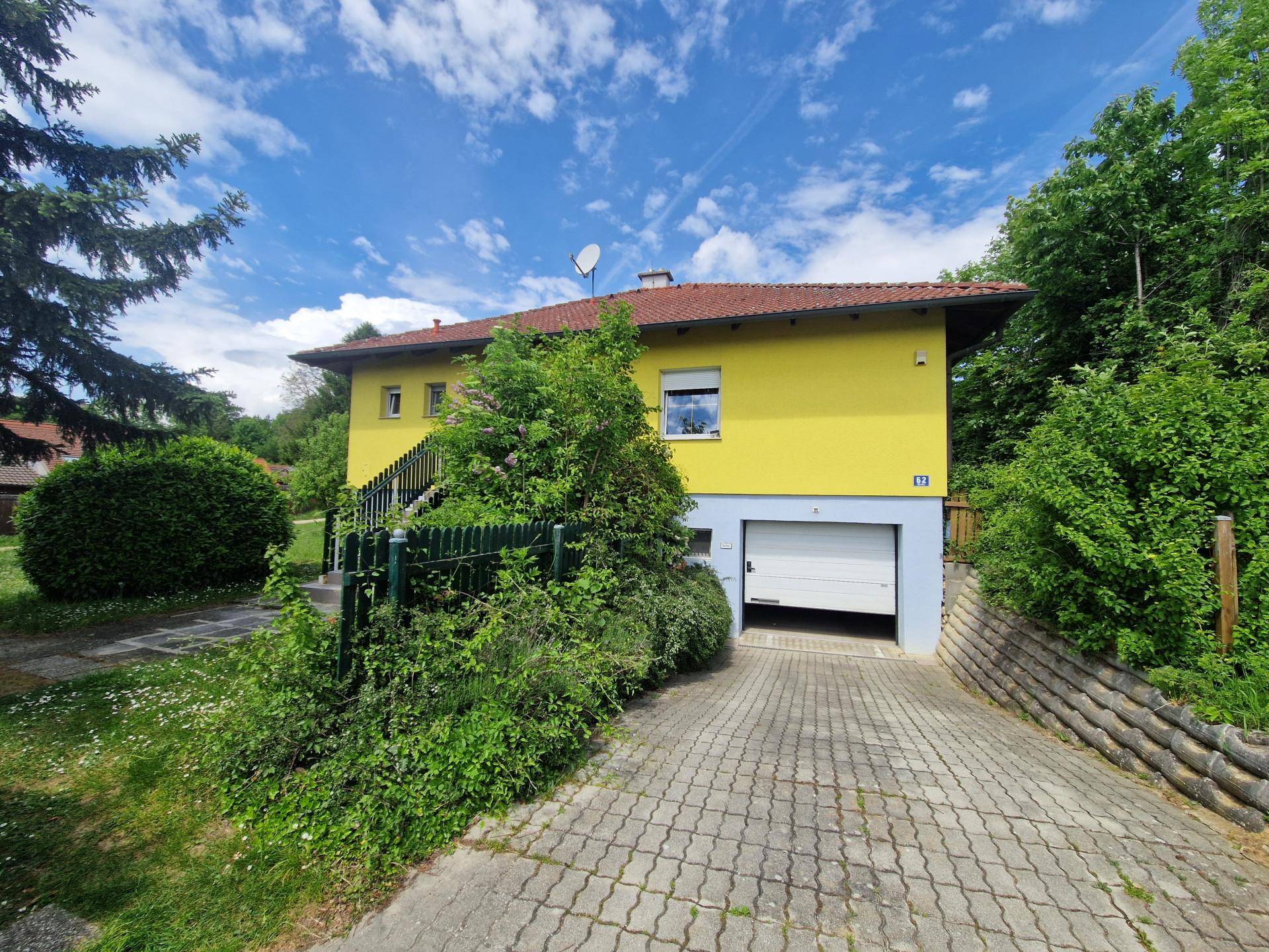 ZWEI WOHNHÄUSER - TRAUMHAFTER BUNGALOW UND KLEINES SOMMERHAUS SAMT PARKÄHNLICHEM GARTEN MIT HERRLICHEM ALTBAUMBESTAND - Ansicht 2