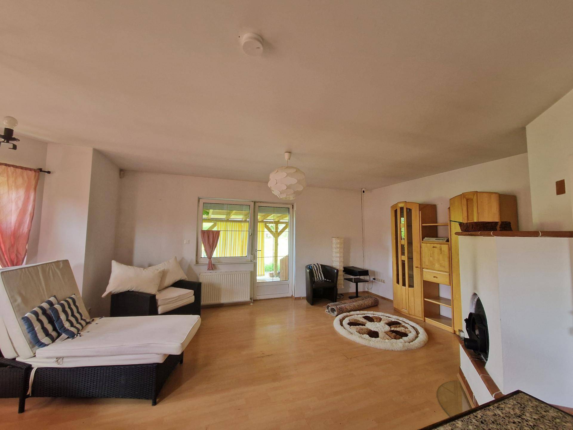 ZWEI WOHNHÄUSER - TRAUMHAFTER BUNGALOW UND KLEINES SOMMERHAUS SAMT PARKÄHNLICHEM GARTEN MIT HERRLICHEM ALTBAUMBESTAND - Ansicht 6