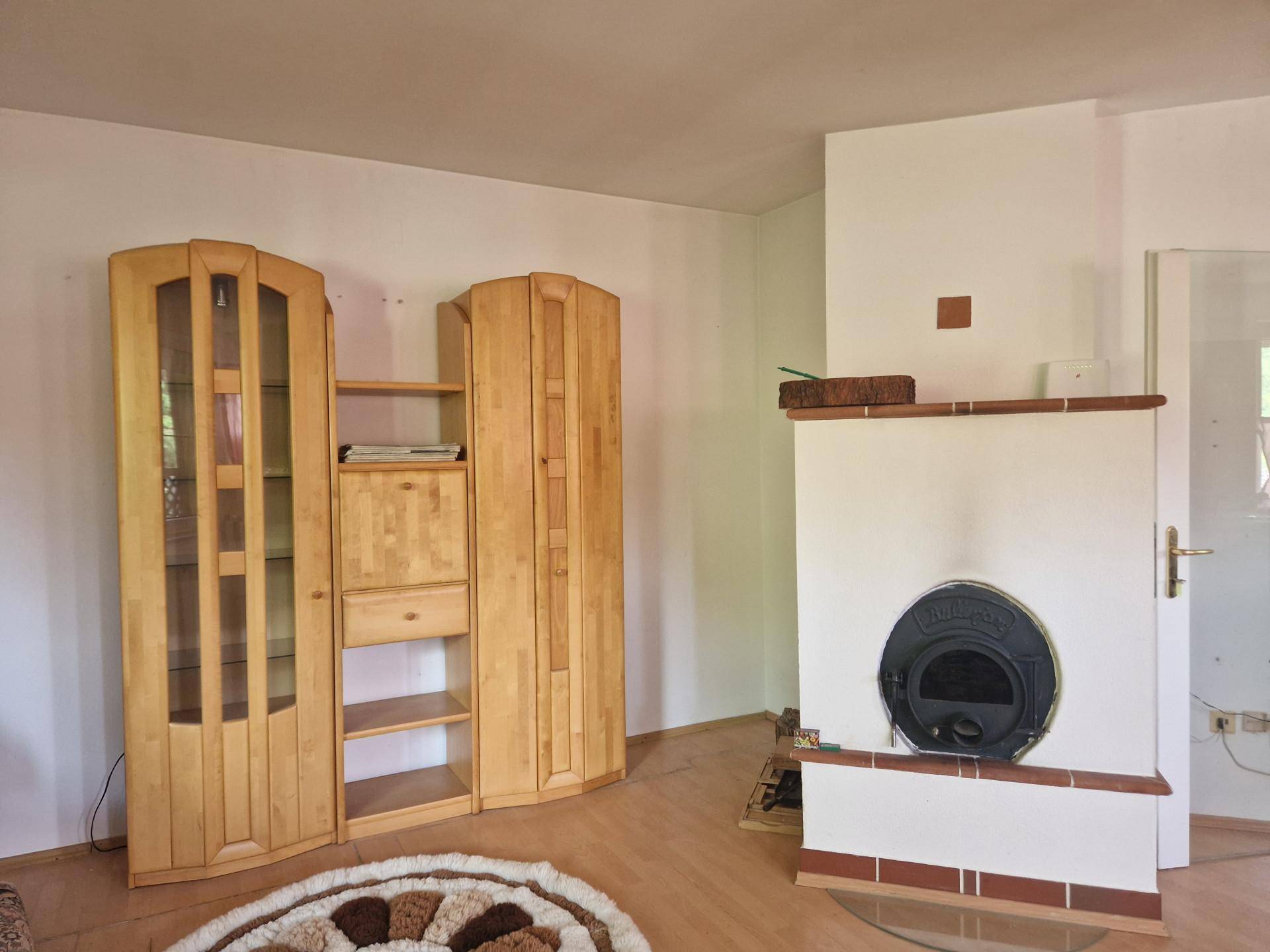 ZWEI WOHNHÄUSER - TRAUMHAFTER BUNGALOW UND KLEINES SOMMERHAUS SAMT PARKÄHNLICHEM GARTEN MIT HERRLICHEM ALTBAUMBESTAND - Mehr