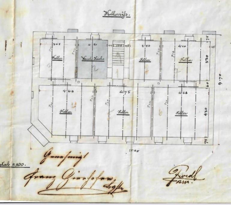 Historischer Grundriss des Kellergeschosses mit mehreren Kellerräumen und einer Küche.