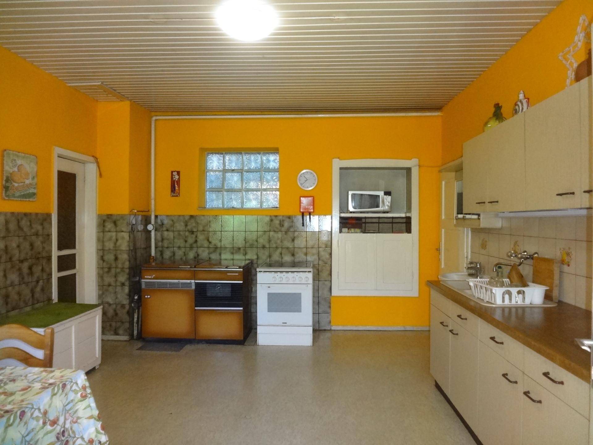 ÄLTERES HAUS - GROSSER GARTEN - SCHEUNE - SCHUPPEN - RUHELAGE - Mehr