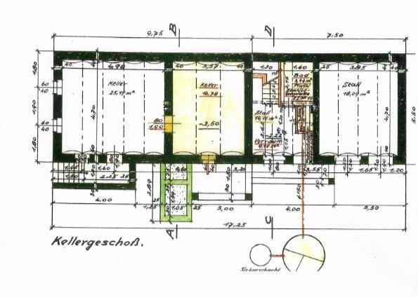 Grundriss des Kellergeschosses mit verschiedenen Kellerräumen und Stallbereichen.