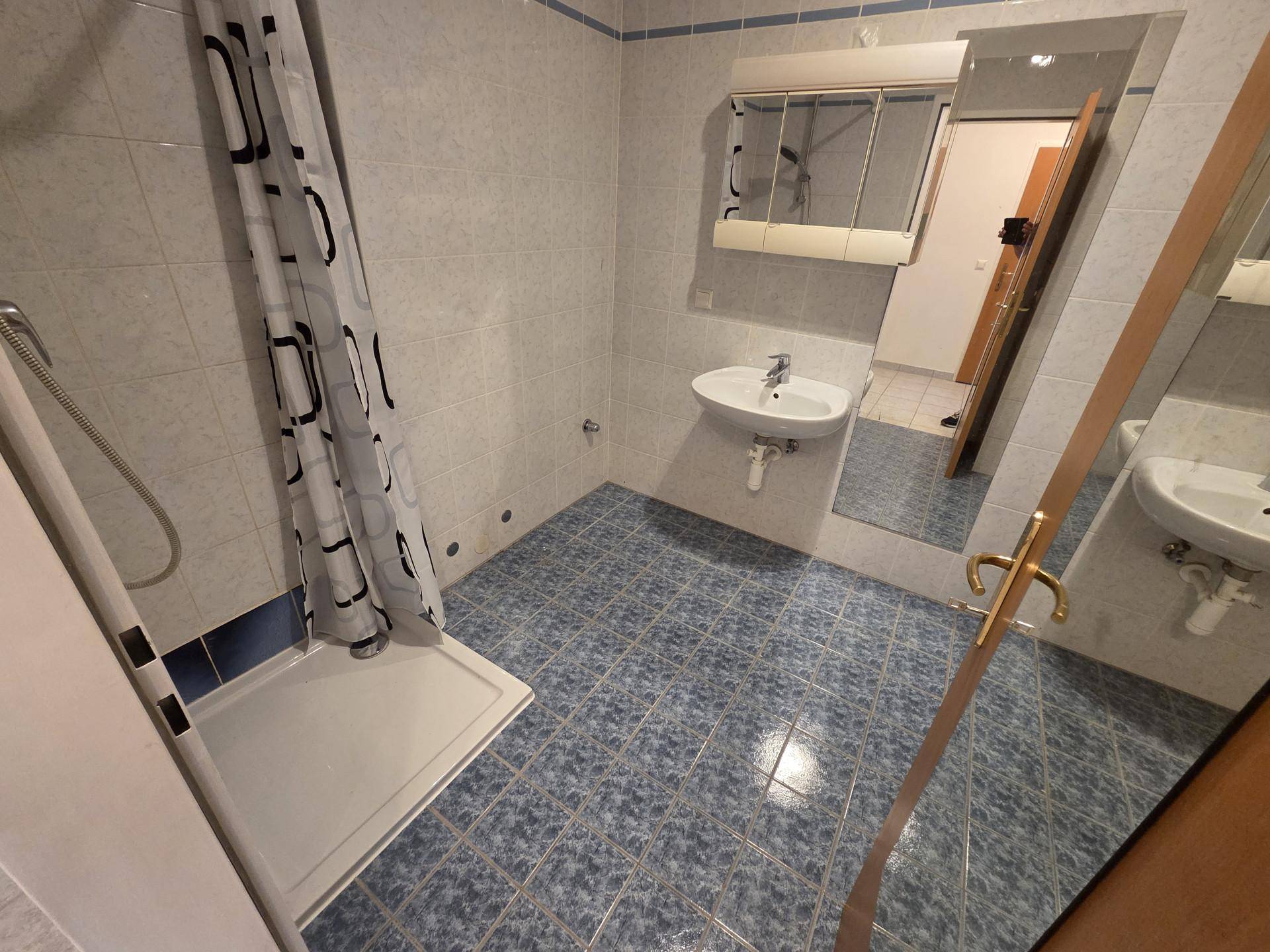 Barrierefreie Zweizimmerwohnung mit Eigengarten und Tiefgaragenstellplatz! - Ansicht 5