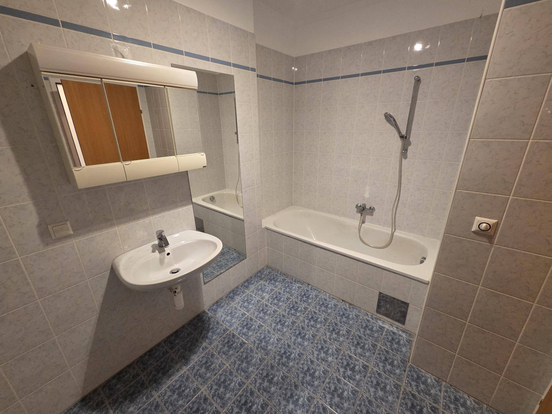 Barrierefreie Zweizimmerwohnung mit Eigengarten und Tiefgaragenstellplatz! - Ansicht 6
