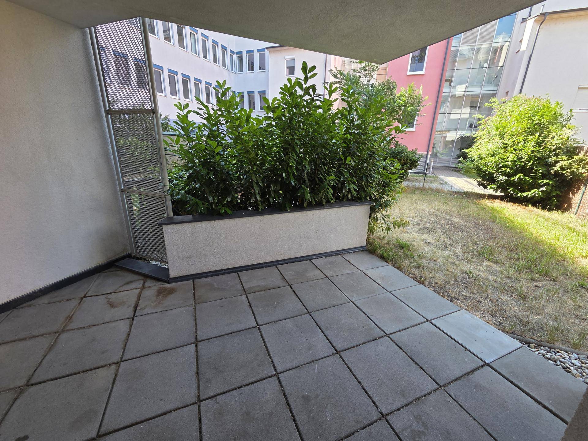 Barrierefreie Zweizimmerwohnung mit Eigengarten und Tiefgaragenstellplatz! - Mehr