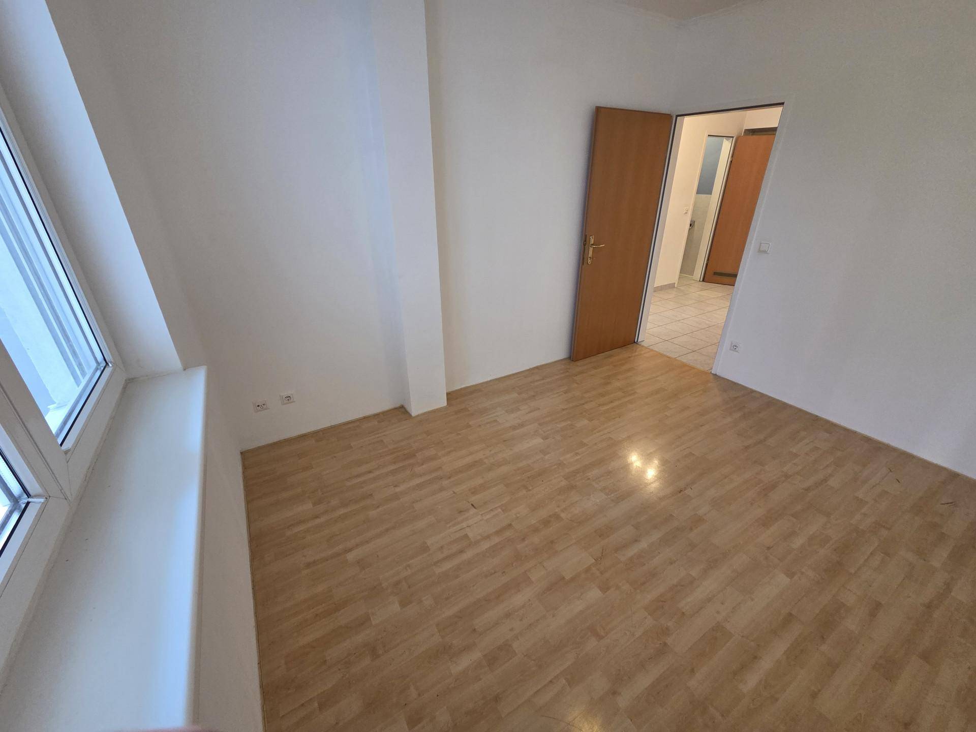 Barrierefreie Zweizimmerwohnung mit Eigengarten und Tiefgaragenstellplatz! - Ansicht 4