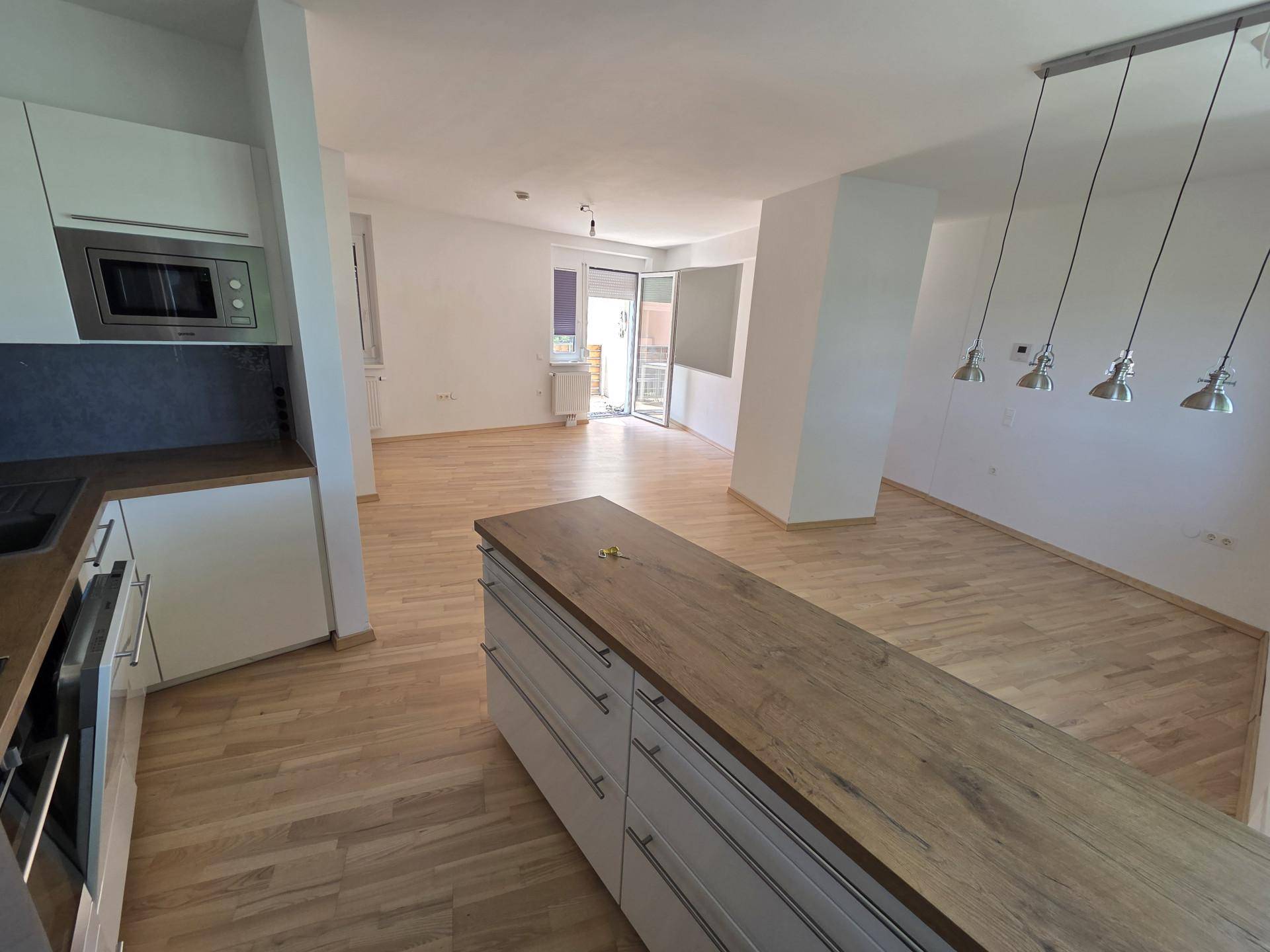 MIETE! Moderne helle Neubauwohnung mit Balkon und Tiefgaragenstellplatz! - Ansicht 2