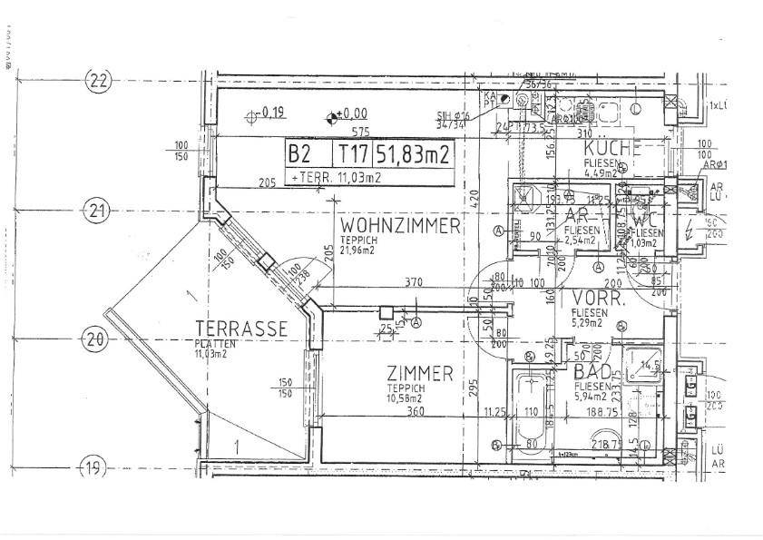 Grundriss der Wohnung mit Wohnzimmer, Zimmer, Küche, Bad und Terrasse.