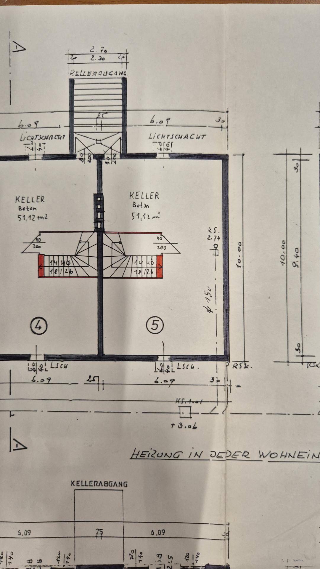 Grundriss des Kellergeschosses mit Treppenaufgang und Abmessungen der Räume.