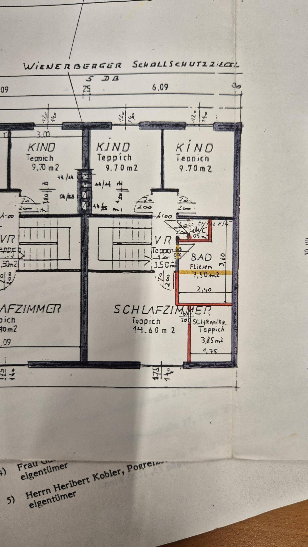 Grundriss des Obergeschosses mit Kinderzimmern, Schlafzimmer und Badezimmer.