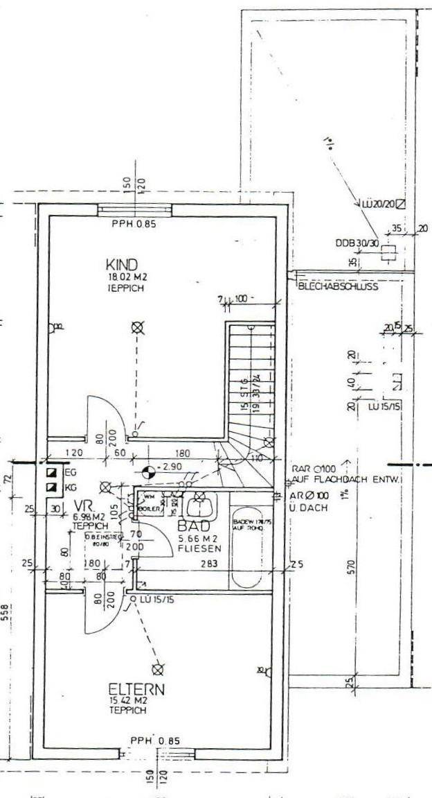 Grundriss des Obergeschosses mit zwei Schlafzimmern und einem Badezimmer.