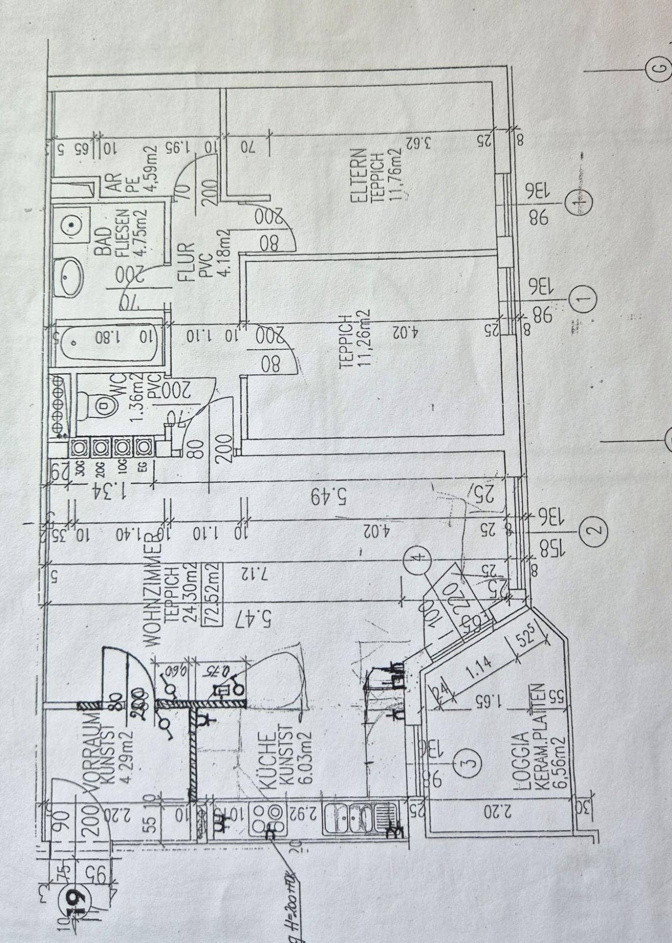 Detaillierter Grundriss der Wohnung mit klarer Raumaufteilung und Loggia.