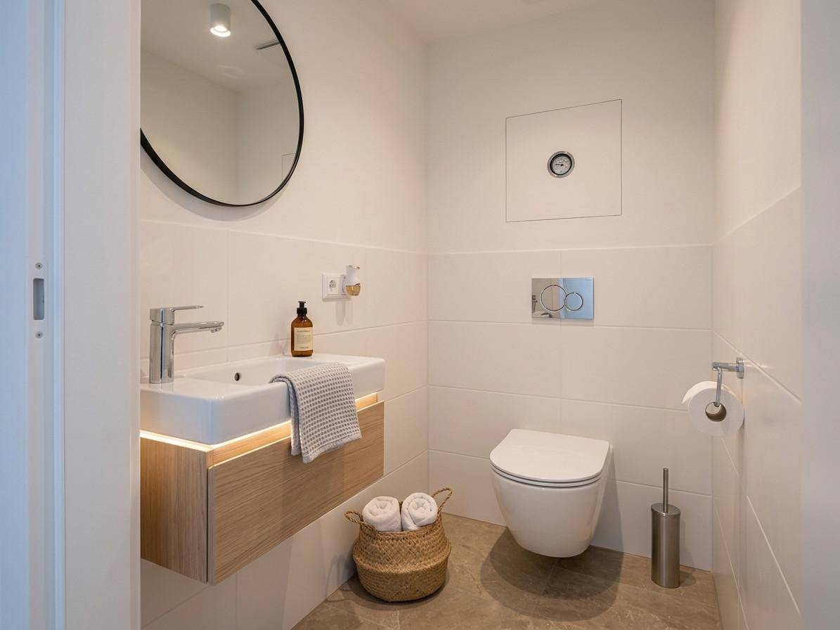 WC ( möbliert mit KI Unterstützung)
