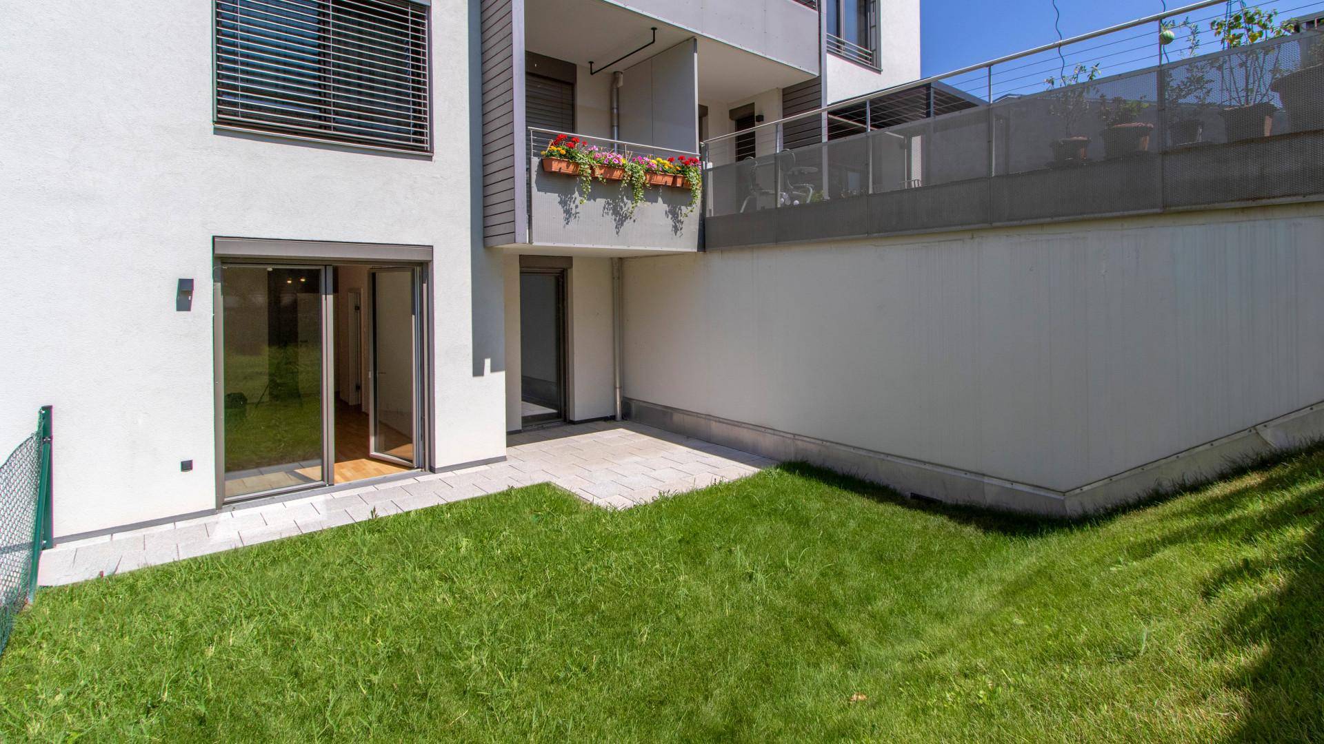 Terrasse mit Garten