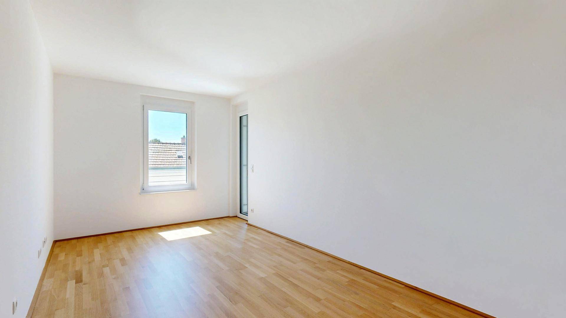 Schlafzimmer mit Ausgang auf Loggia