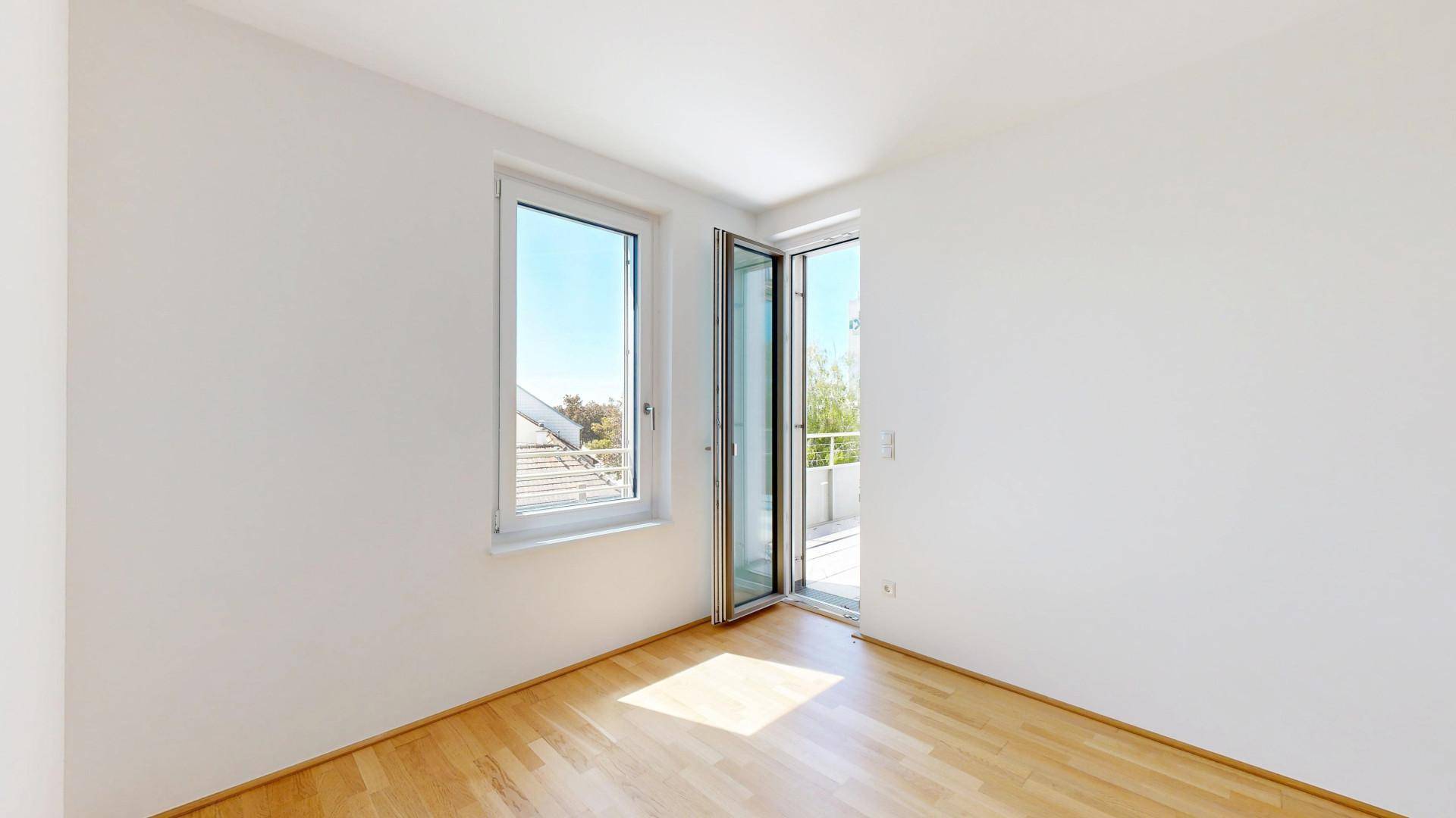 Schlafzimmer mit Ausgang auf Terrasse