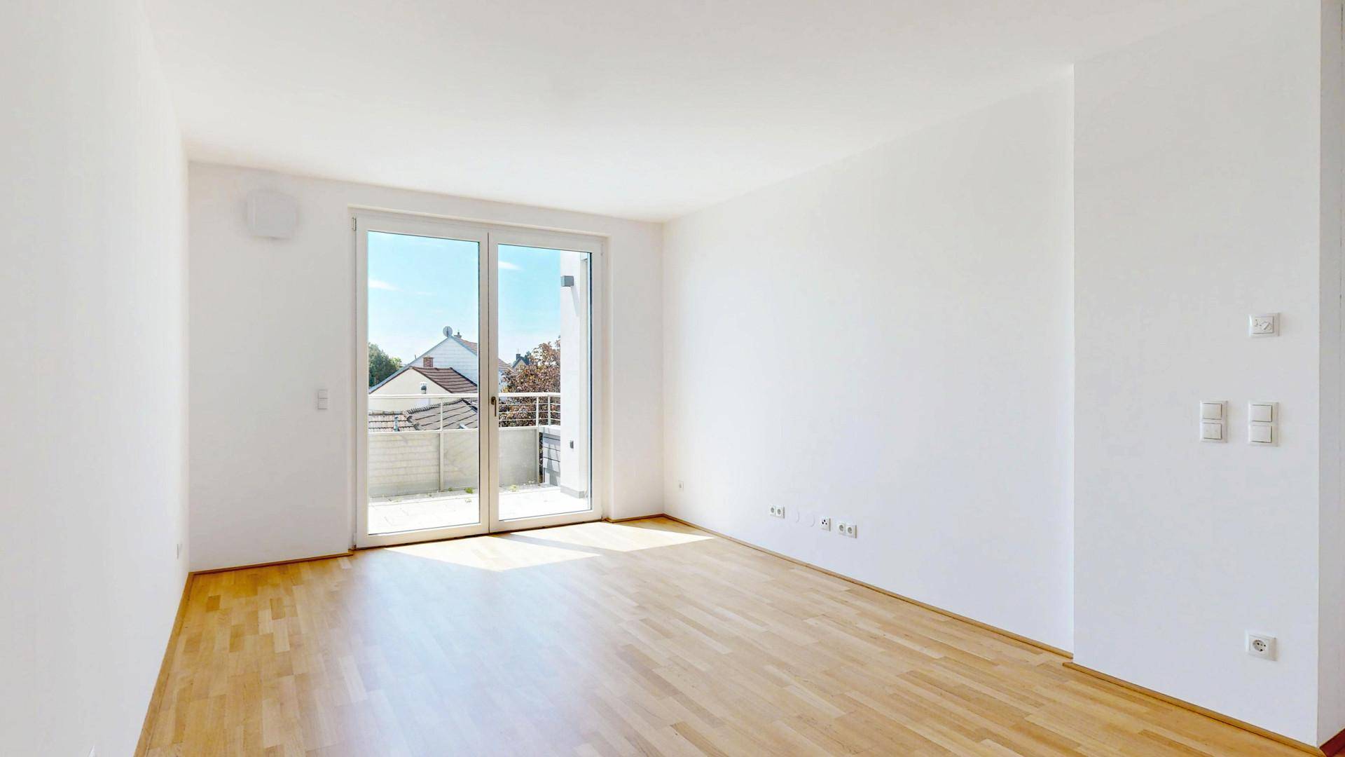 Wohnraum mit Ausgang auf Terrasse