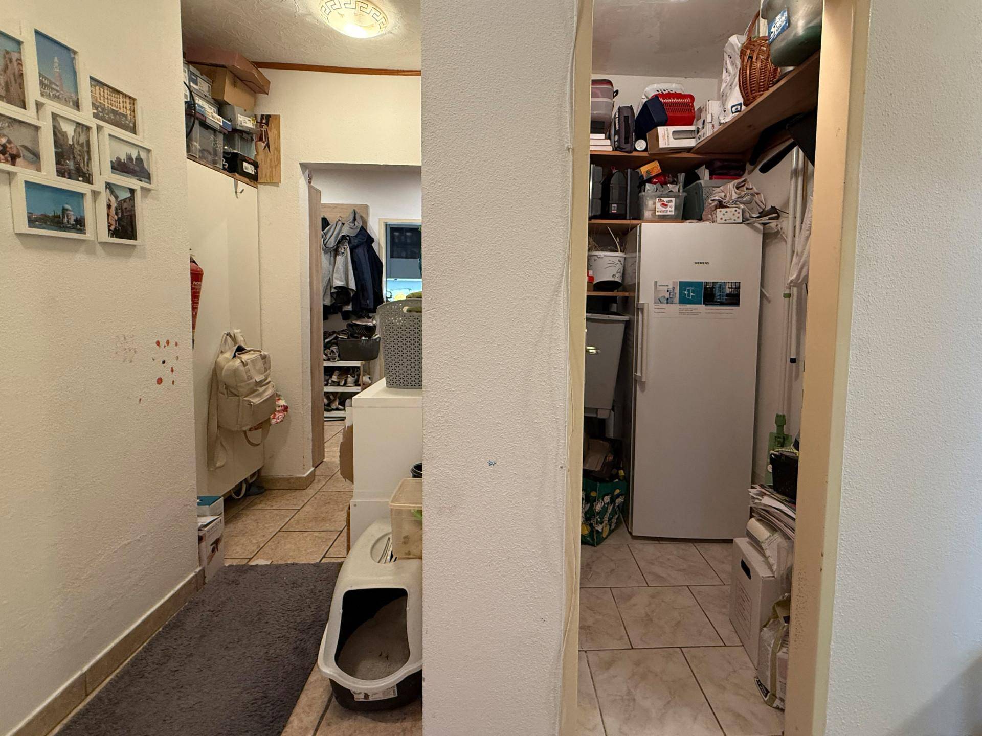 Gang zu Schlafzimmer, Abstellraum, Bad