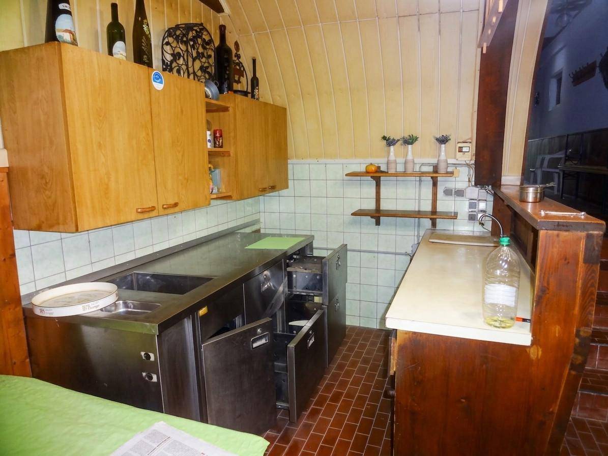 Schankraum Keller ( aufgeräumt und heller mit KI Unterstützung