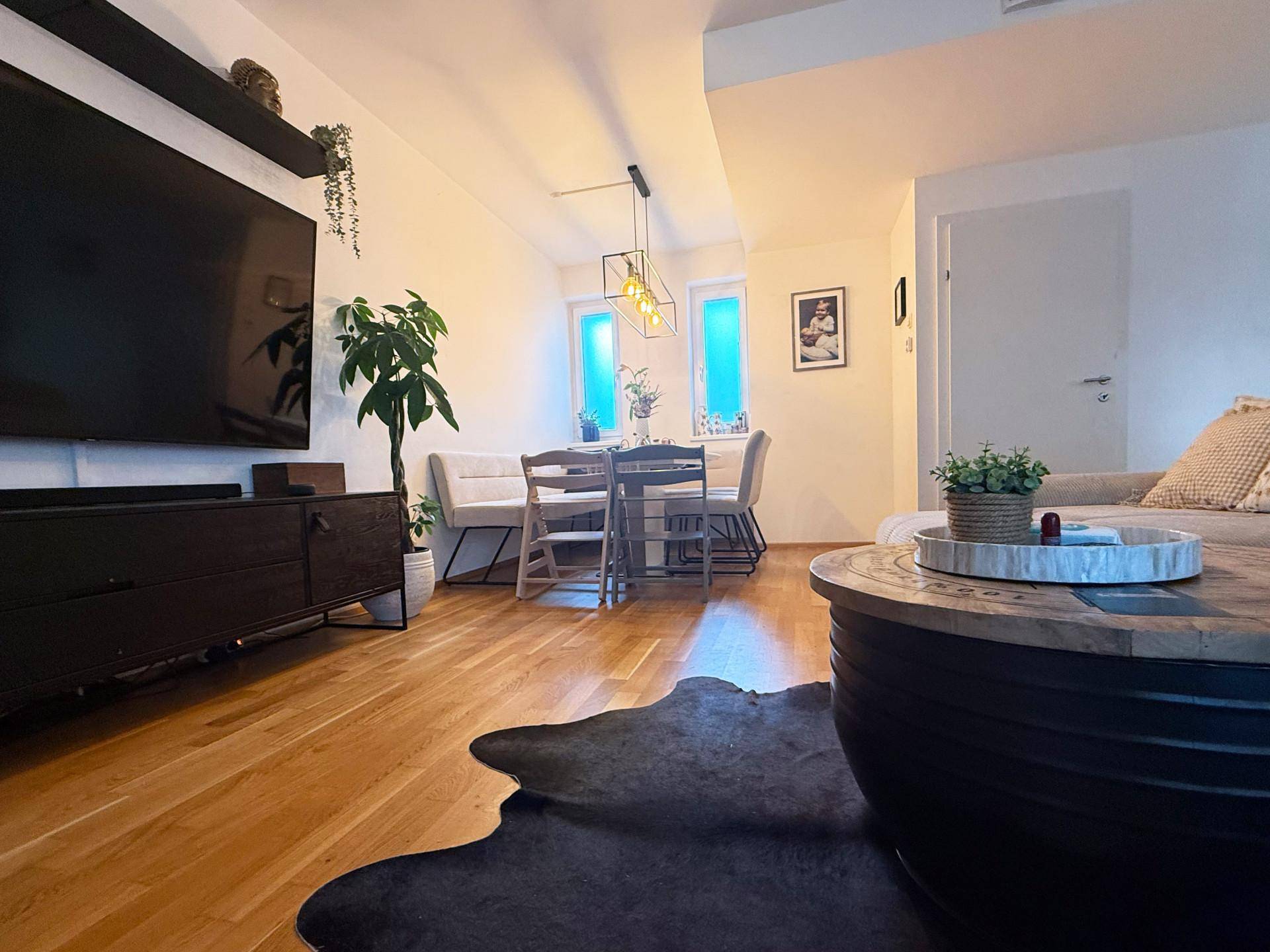 EG Wohnzimmer mit Zugang zur Terrasse