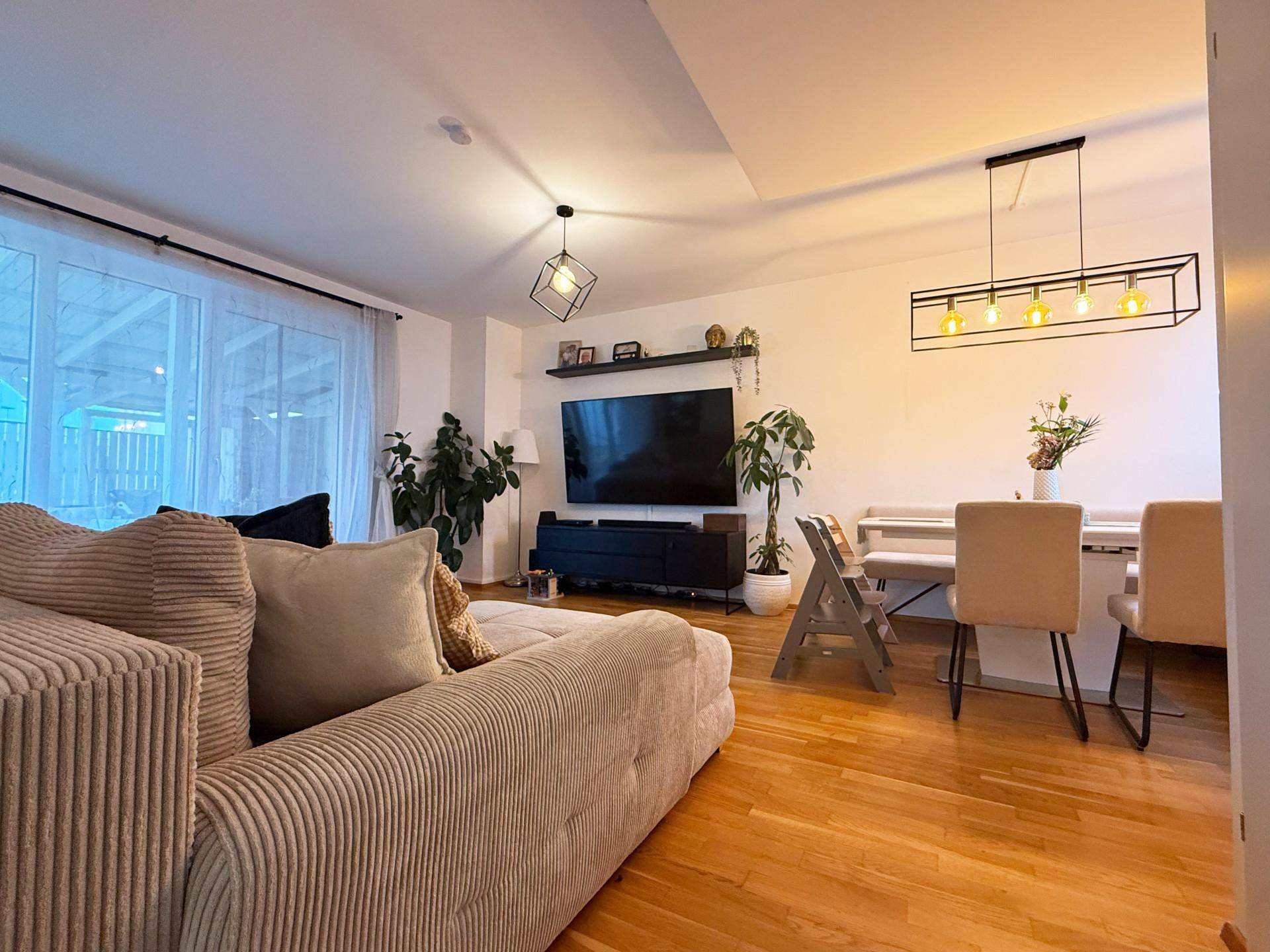 EG Wohnzimmer mit Zugang zur Terrasse