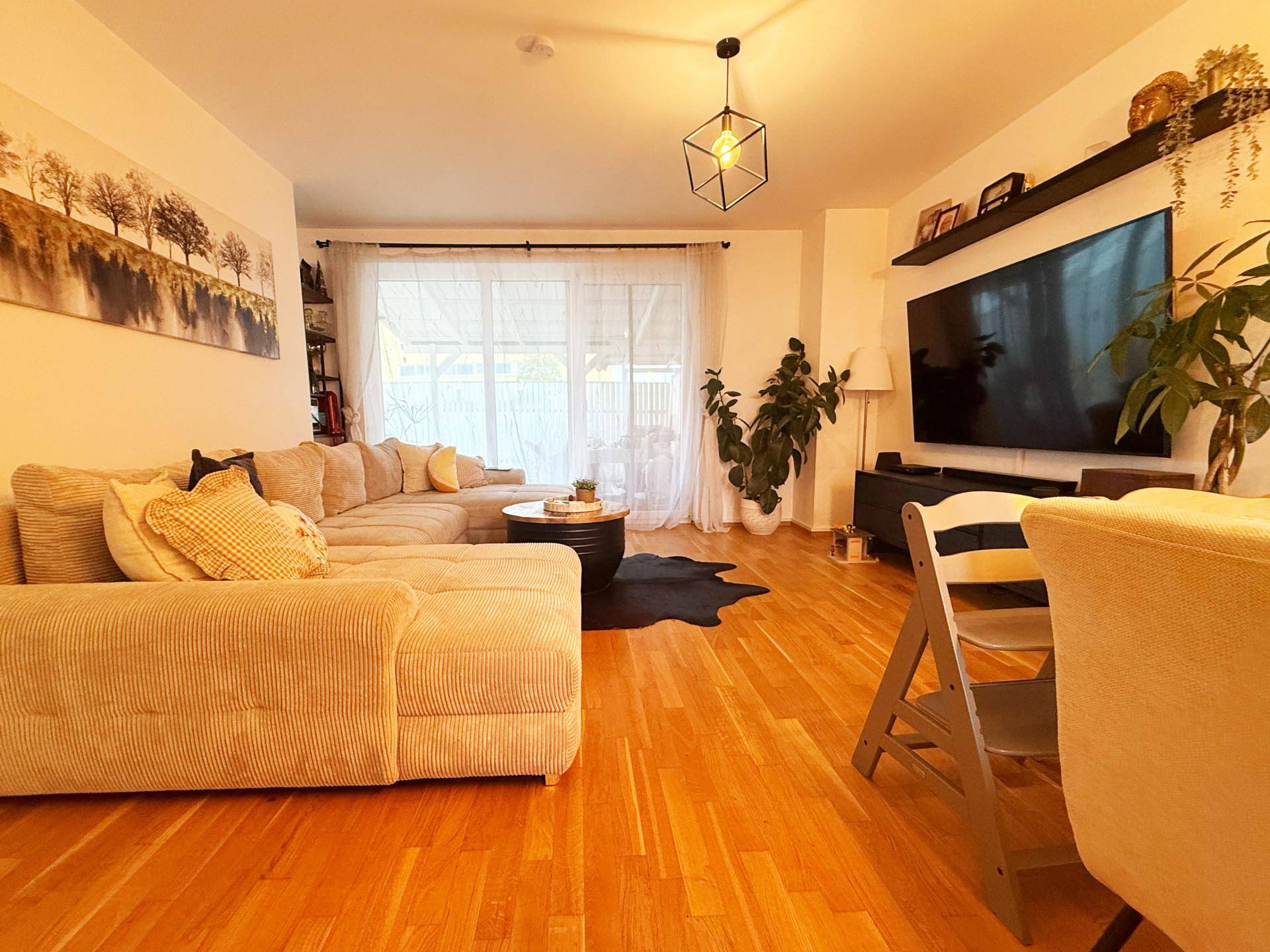 EG Wohnzimmer mit Zugang zur Terrasse