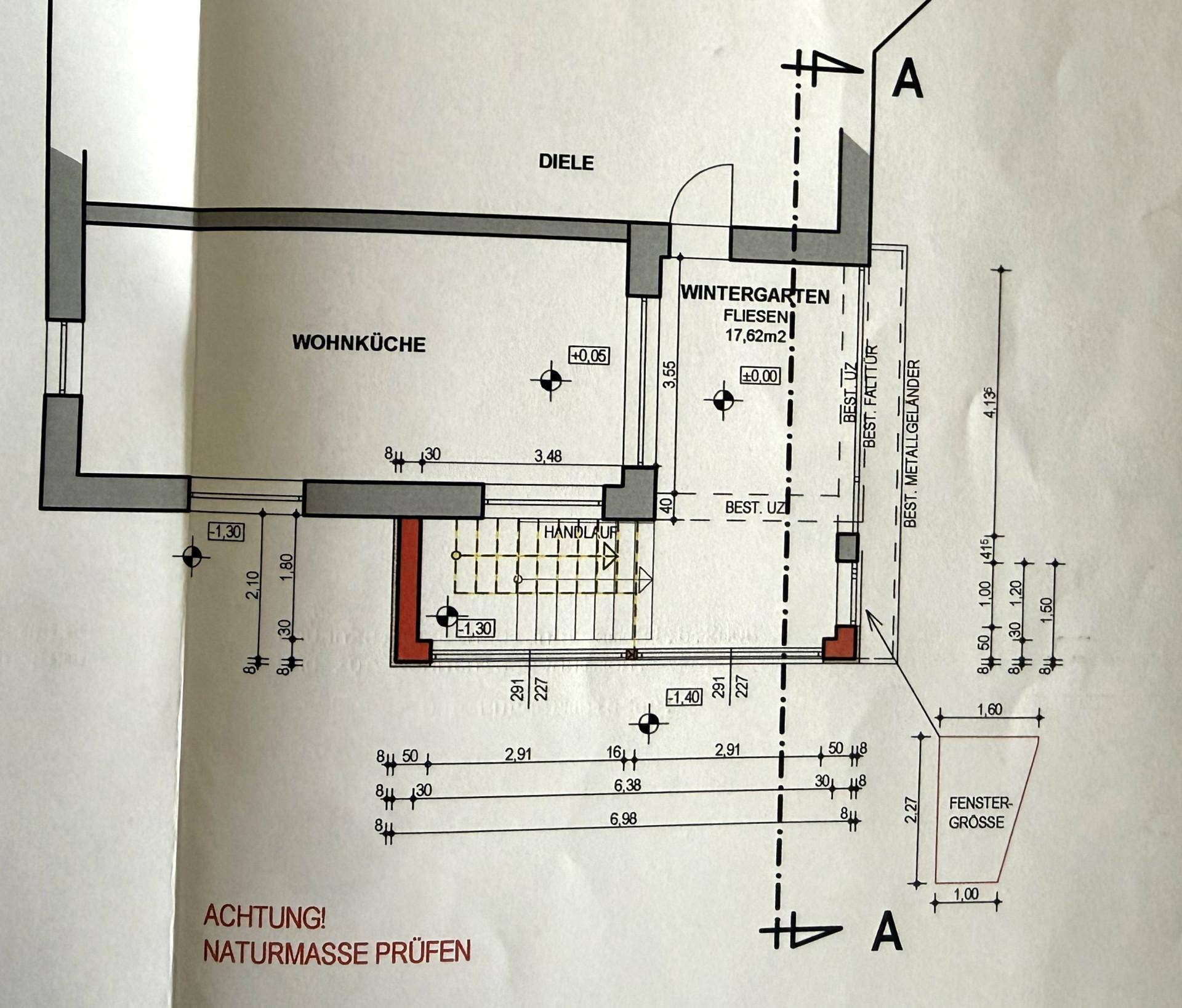Detaillierter Grundriss des Erdgeschosses mit Wohnküche und angrenzendem Wintergarten.