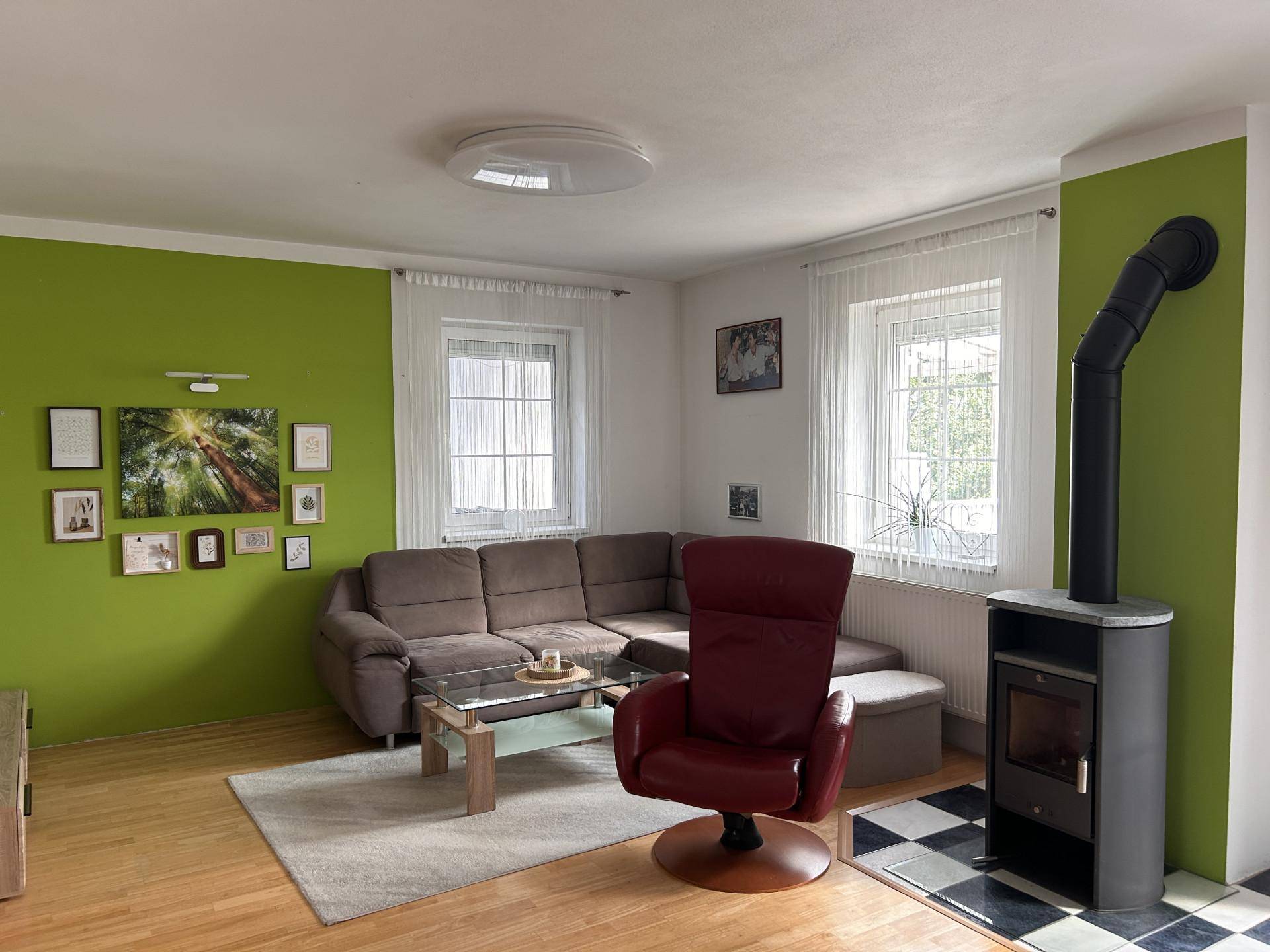 Wohnzimmer mit Kamin
