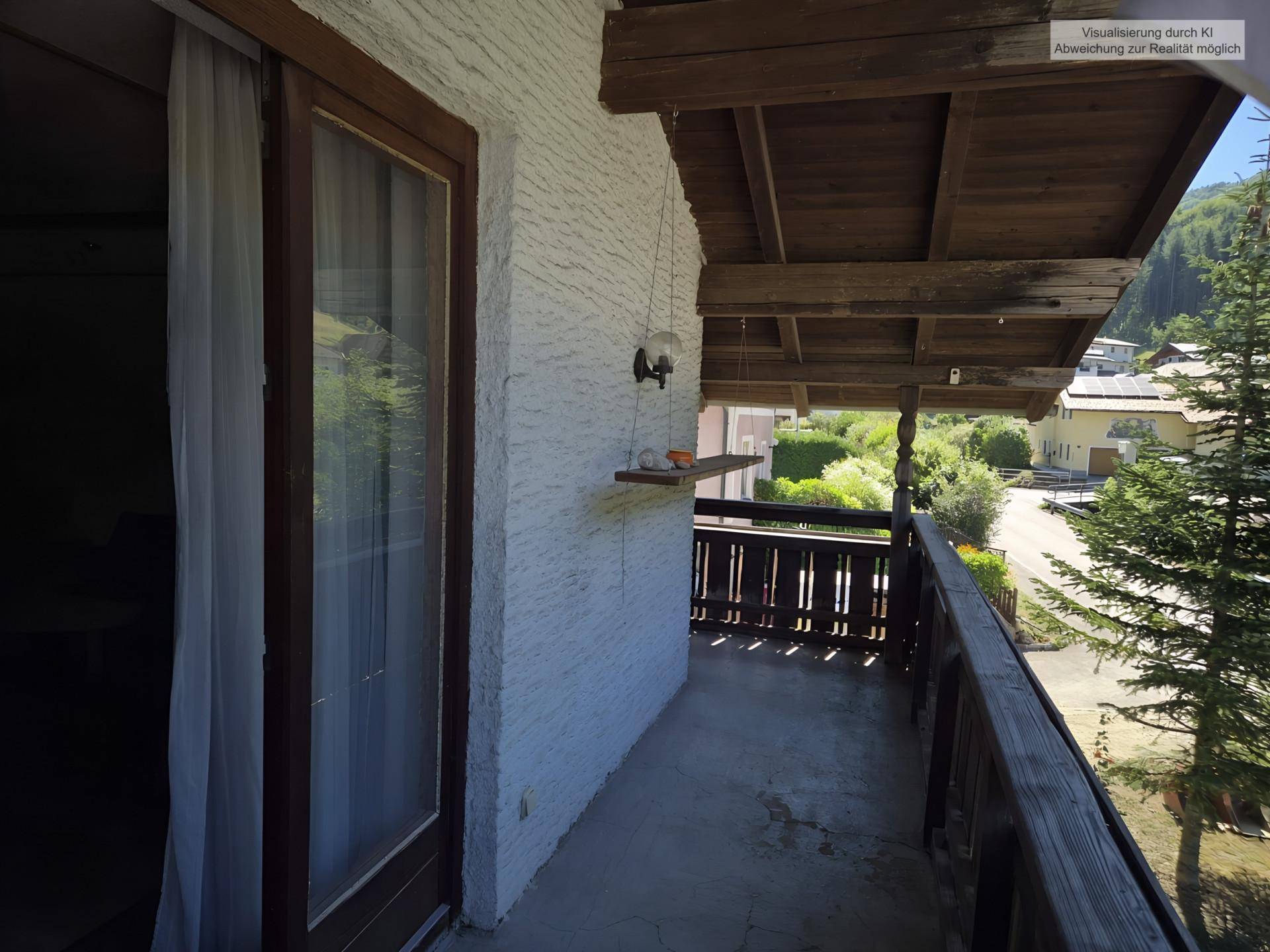 Überdachter Balkon mit Holzbalken und Blick auf die umliegende Landschaft.
