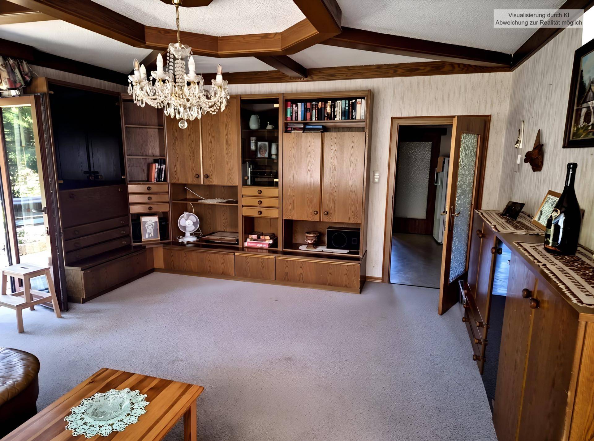 Wohnzimmer mit großer Schrankwand, Teppichboden und Kronleuchter, der den Raum erhellt.