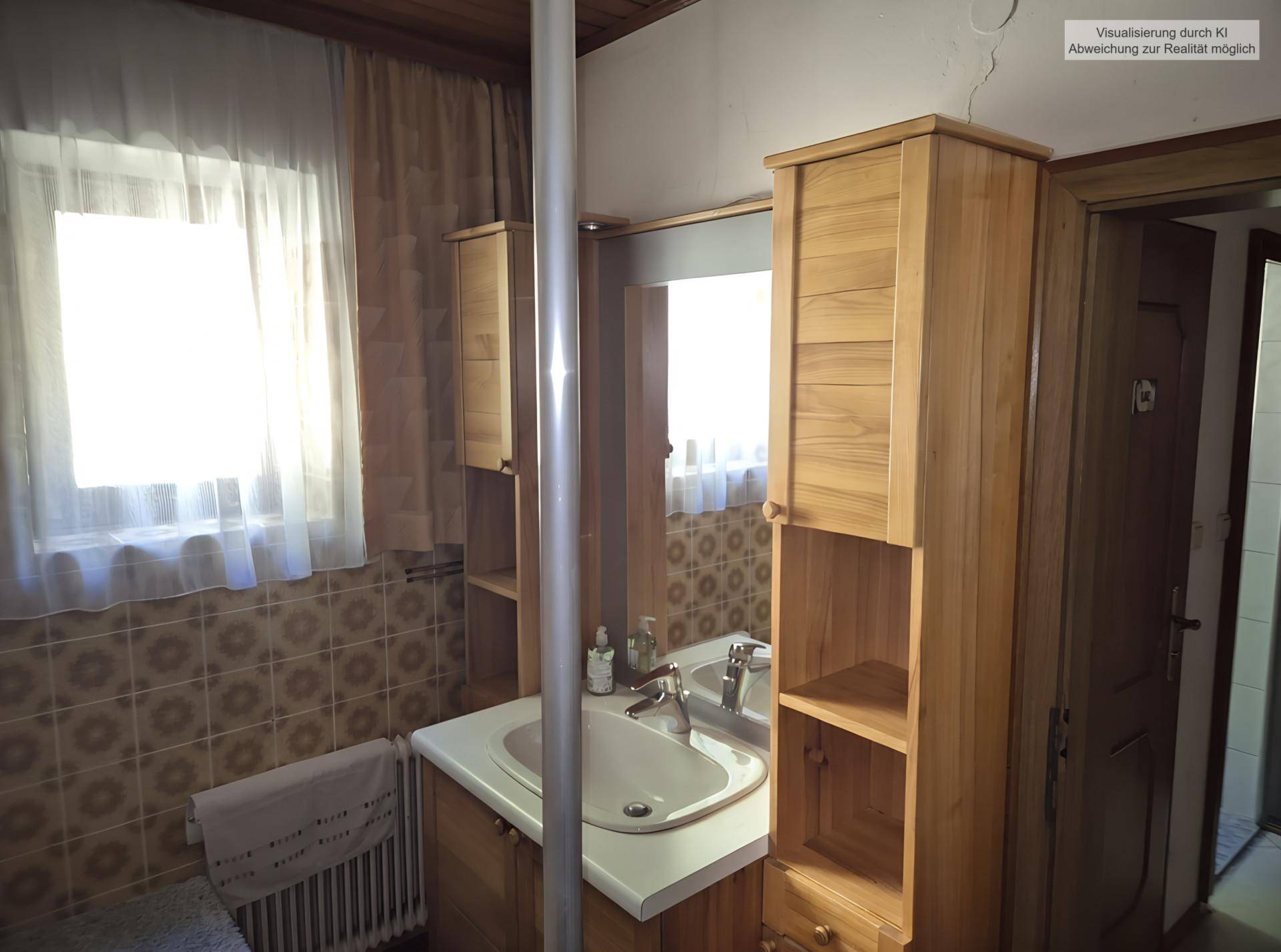 Badezimmer mit Waschbecken, Spiegelschrank und gemusterten Fliesen, die einen Vintage-Look verleihen.