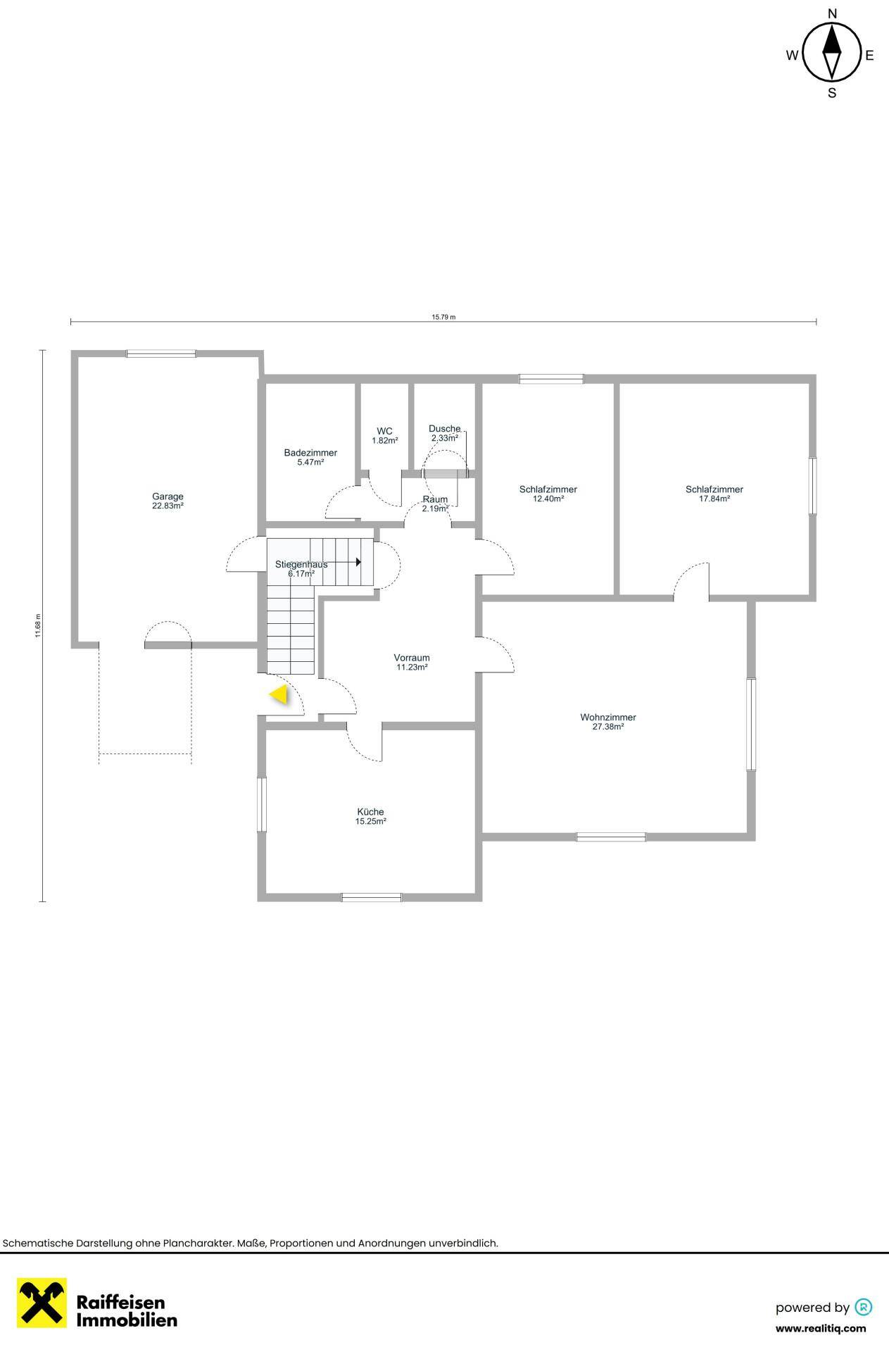 Grundriss des Erdgeschosses mit Garage, Küche, Wohnzimmer und mehreren Schlafzimmern.