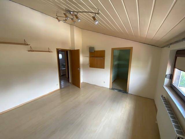 Schlafzimmer mit begehbaren Schrank