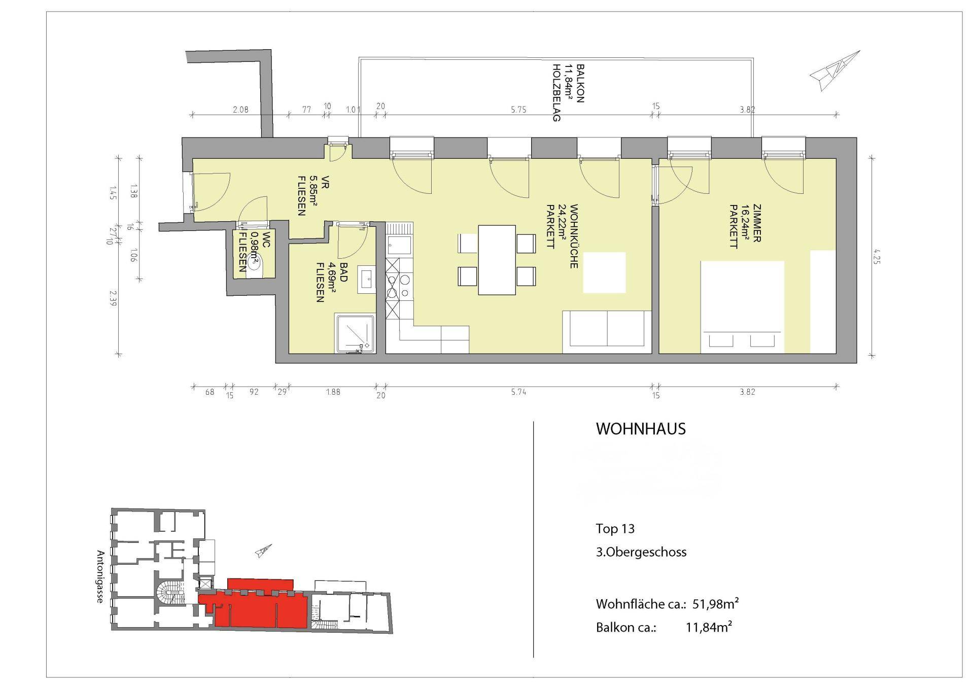 Detaillierter Grundriss einer Wohnung mit Wohnküche, Bad, WC, Zimmer und Balkon.