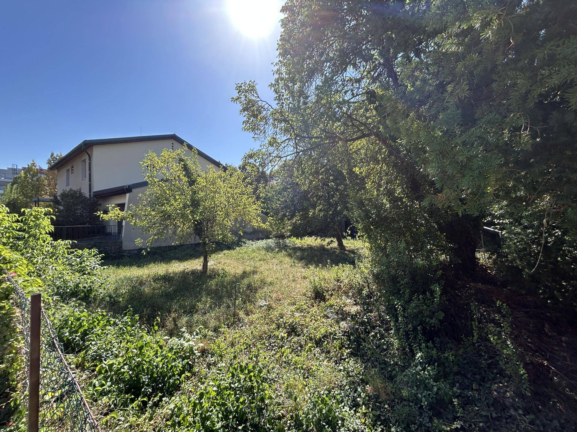 Nachbarhaus links